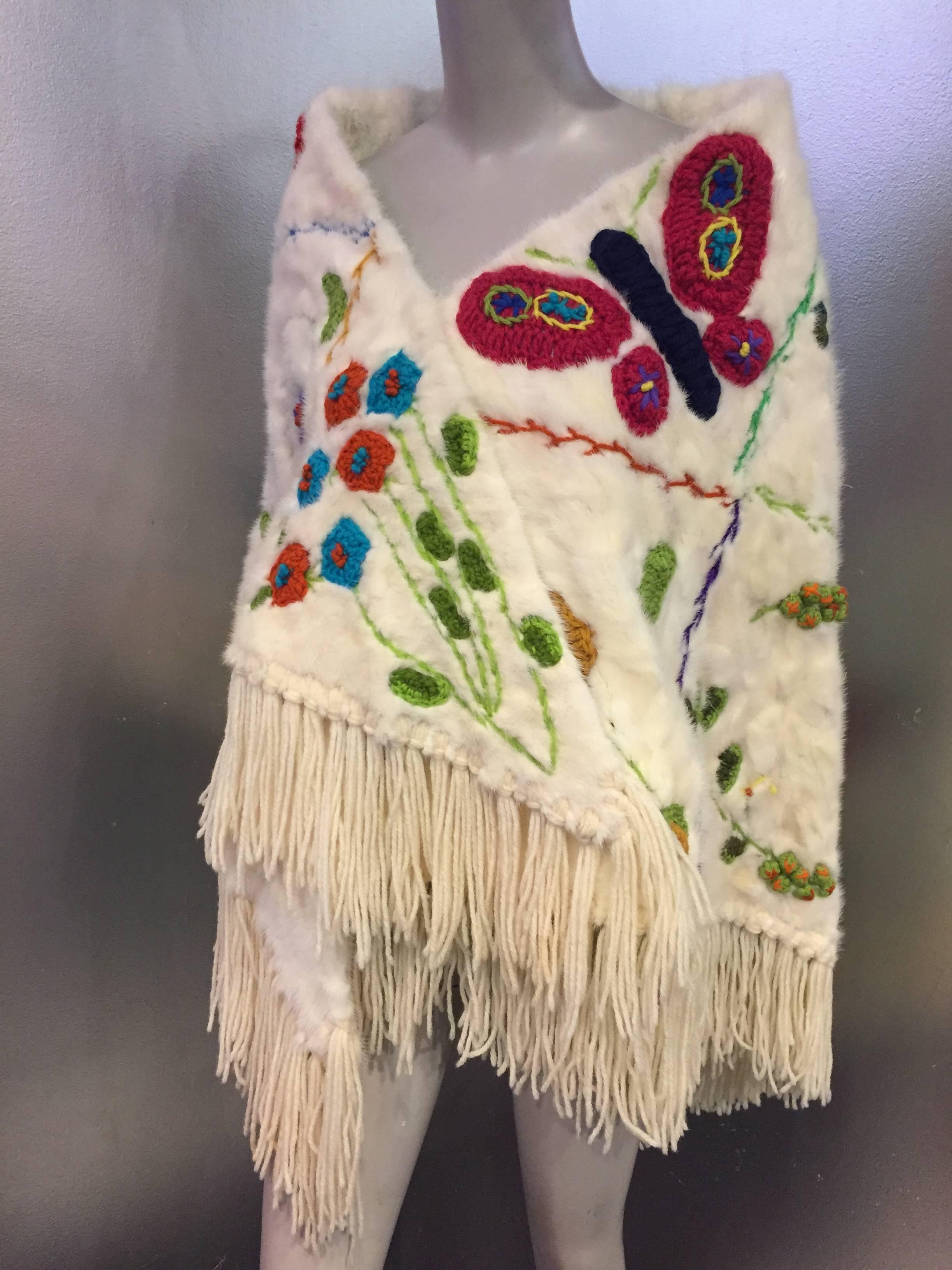 1970s Neiman-Marcus Fringed White Mink Shawl w Colorful Botanical Garden Scene  In Excellent Condition In Gresham, OR