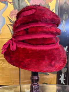 1960s Plush Scarlet Wool and Fur Felt Beehive Small-Brim Hat w Spiral Ribbon