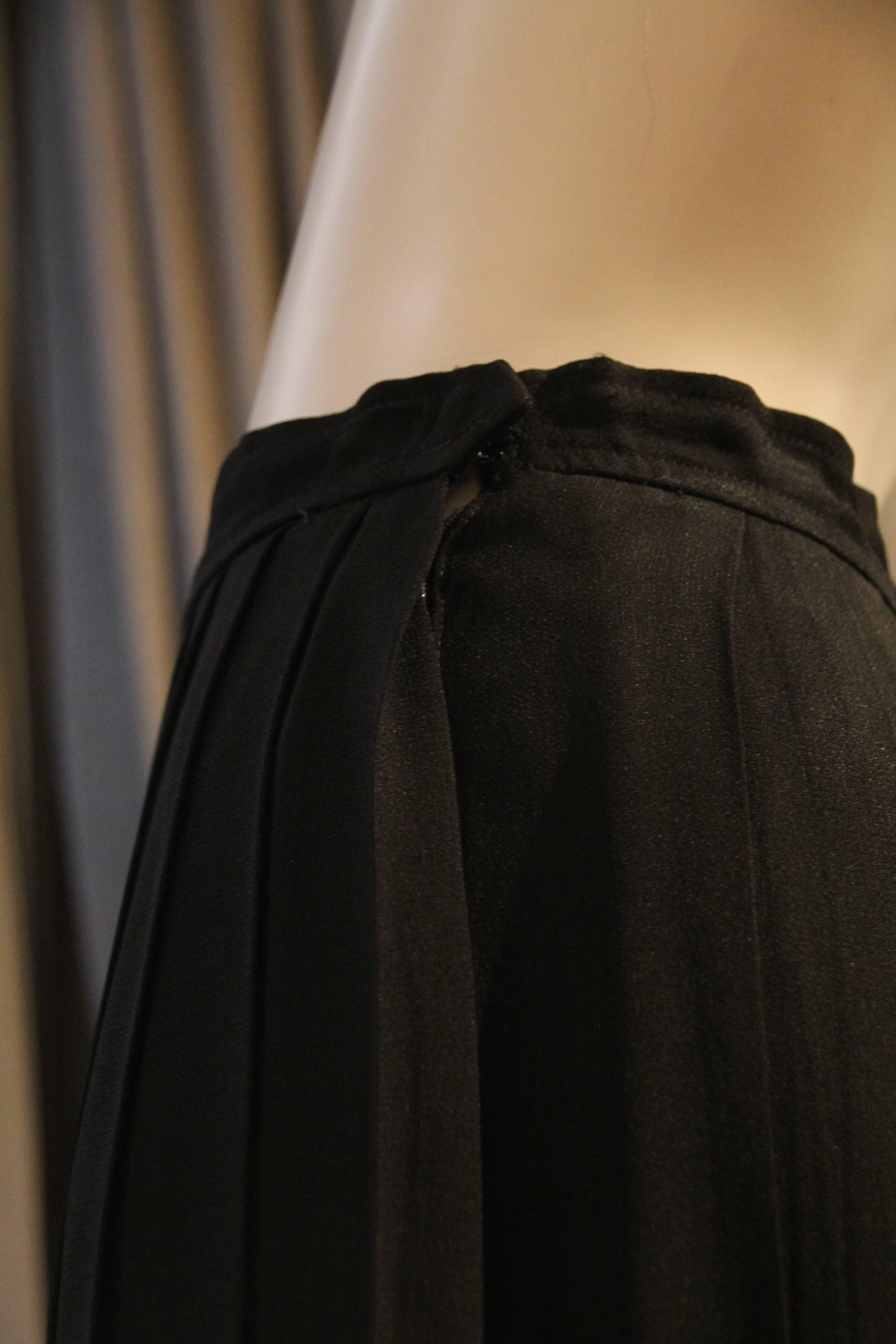 Women's 1990s Saint Laurent Black Rayon Crepe Pleated Knee-Length Skirt For Sale