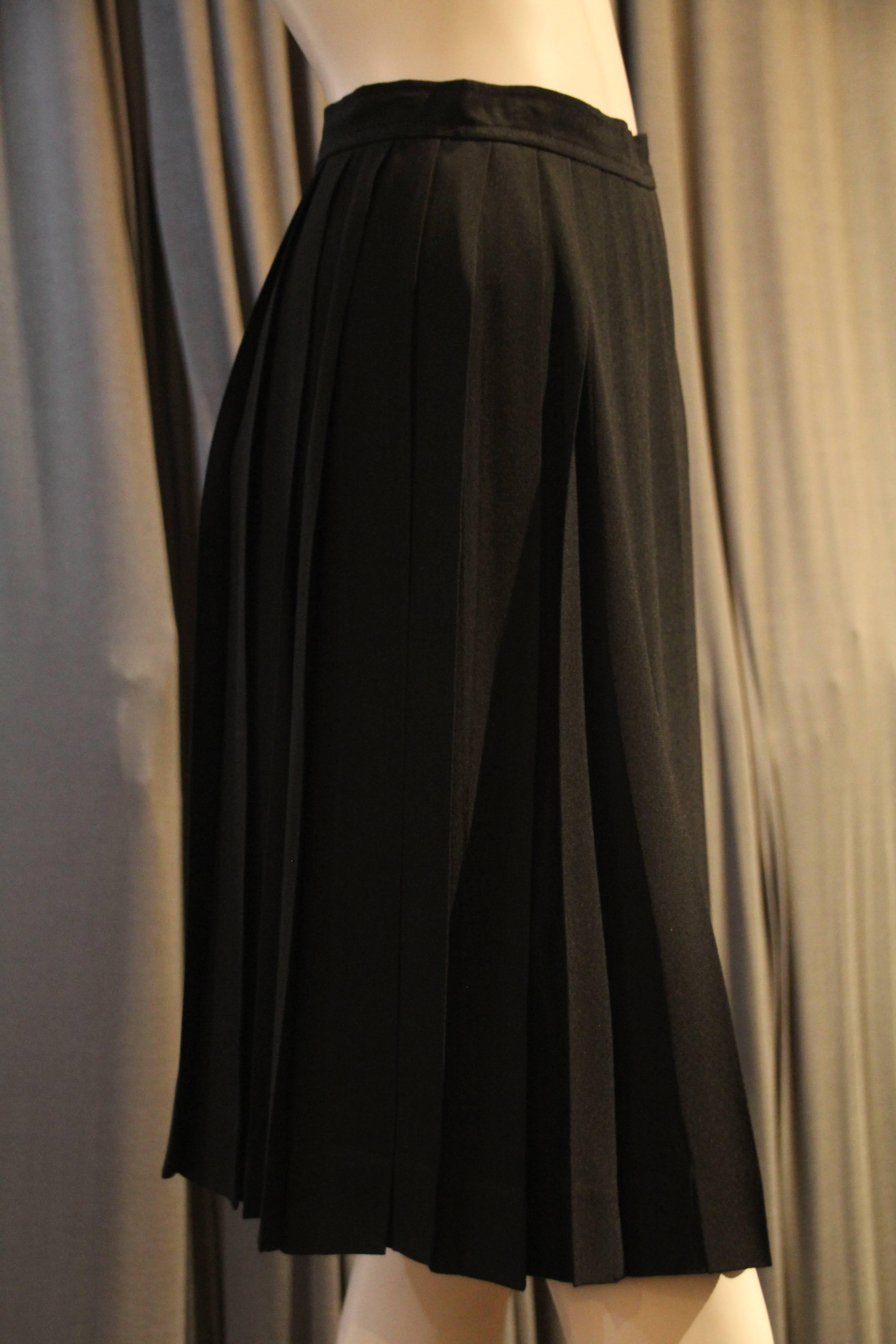 1990s Saint Laurent Black Rayon Crepe Pleated Knee-Length Skirt For Sale 2