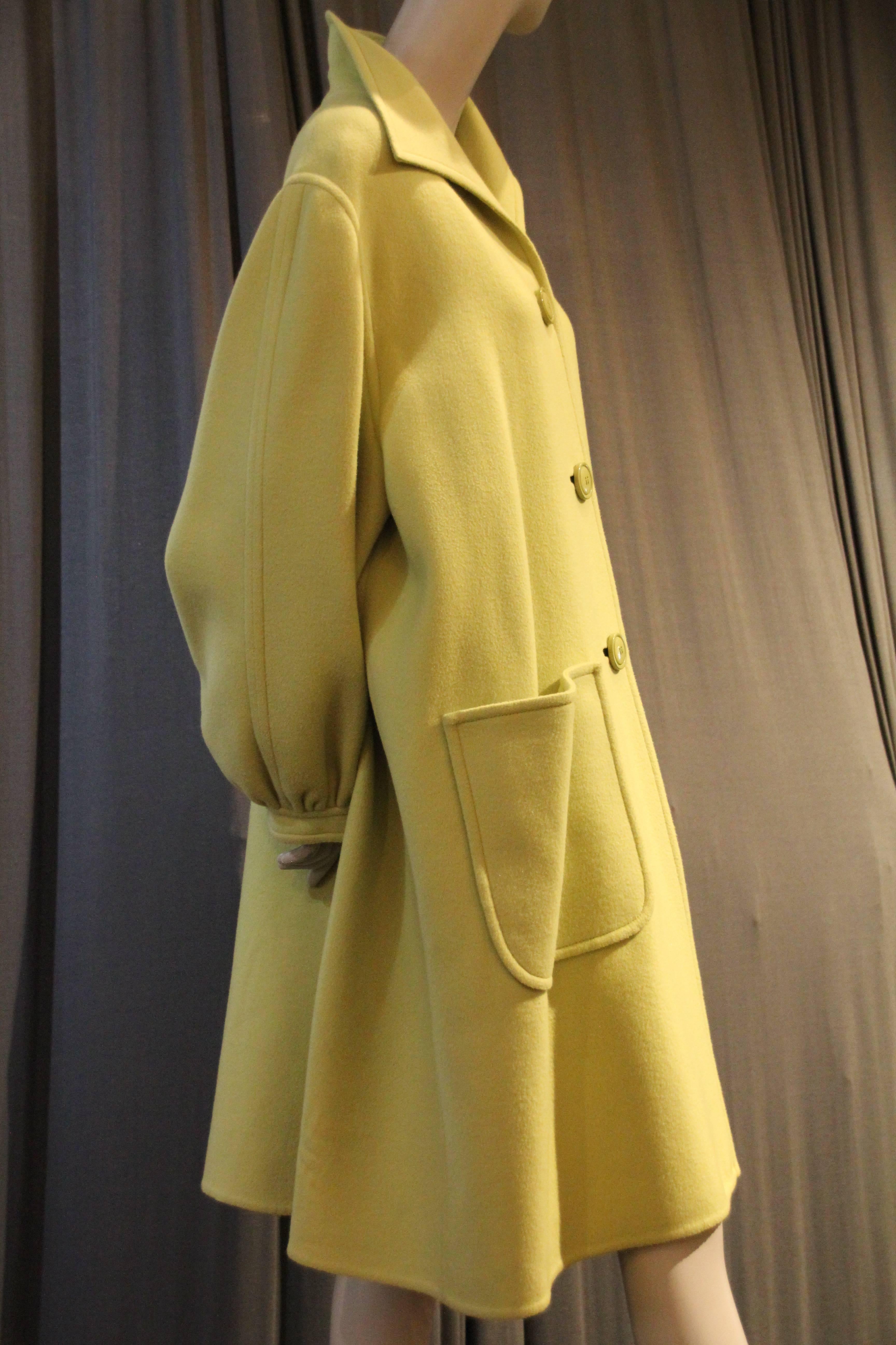 1980s Valentino Couture Pistachio Cashmere Swing Coat w Balloon Cuff and Pockets In Excellent Condition In Gresham, OR