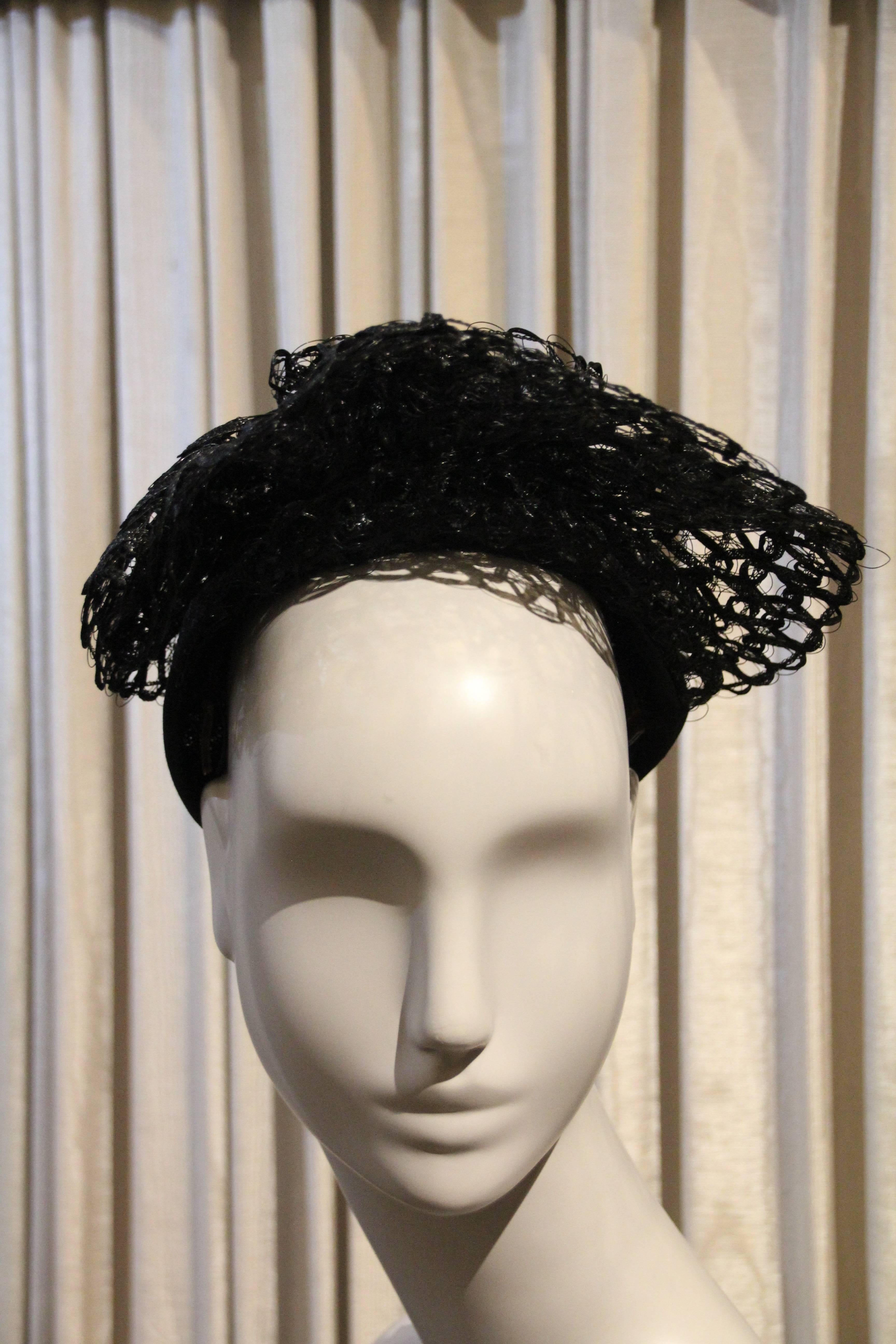 1950s Alex Callifornia Black Straw Cocktail Hat w Stiff Netting Flourish In Excellent Condition For Sale In Gresham, OR