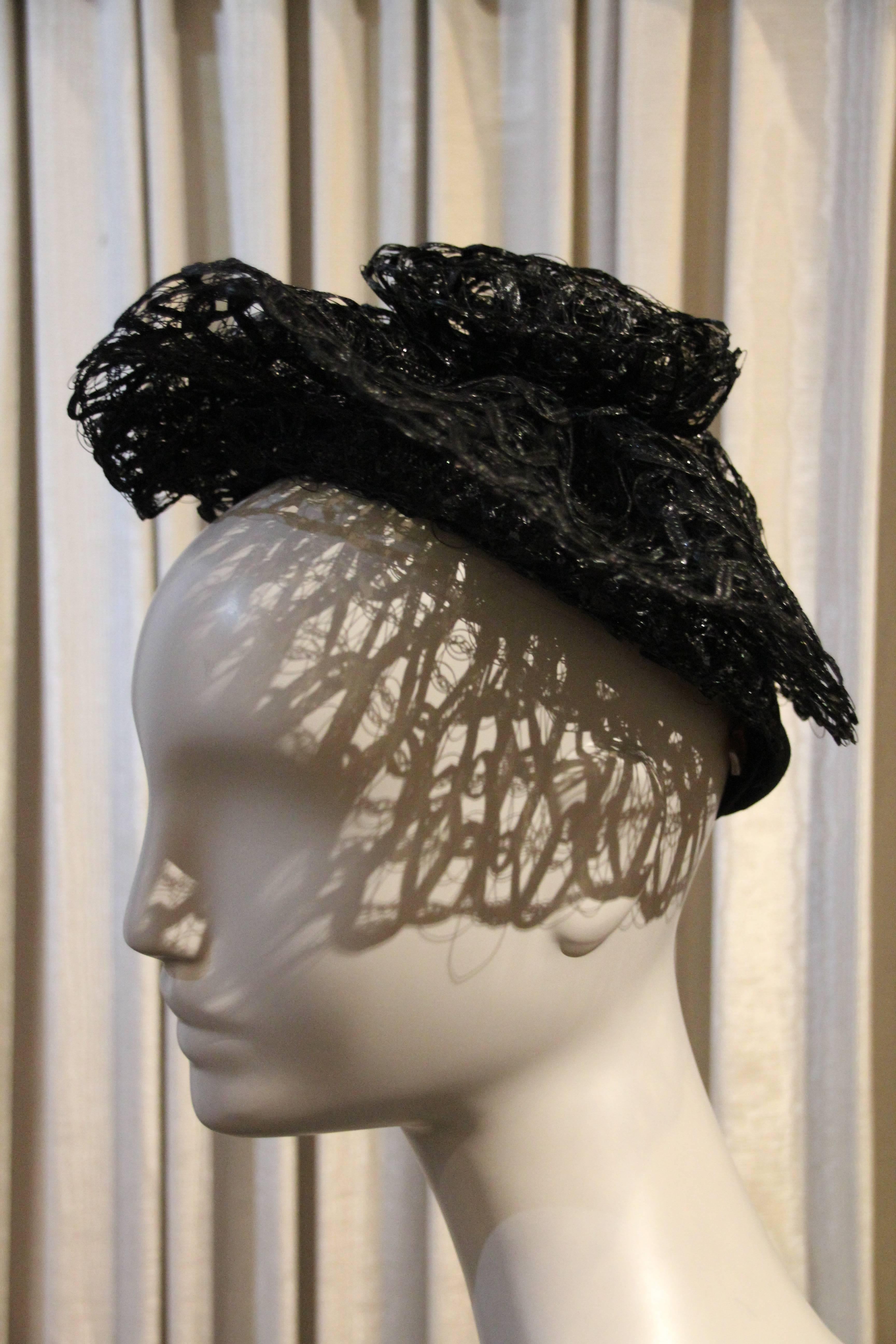 1950s Alex Callifornia Black Straw Cocktail Hat w Stiff Netting Flourish For Sale 2