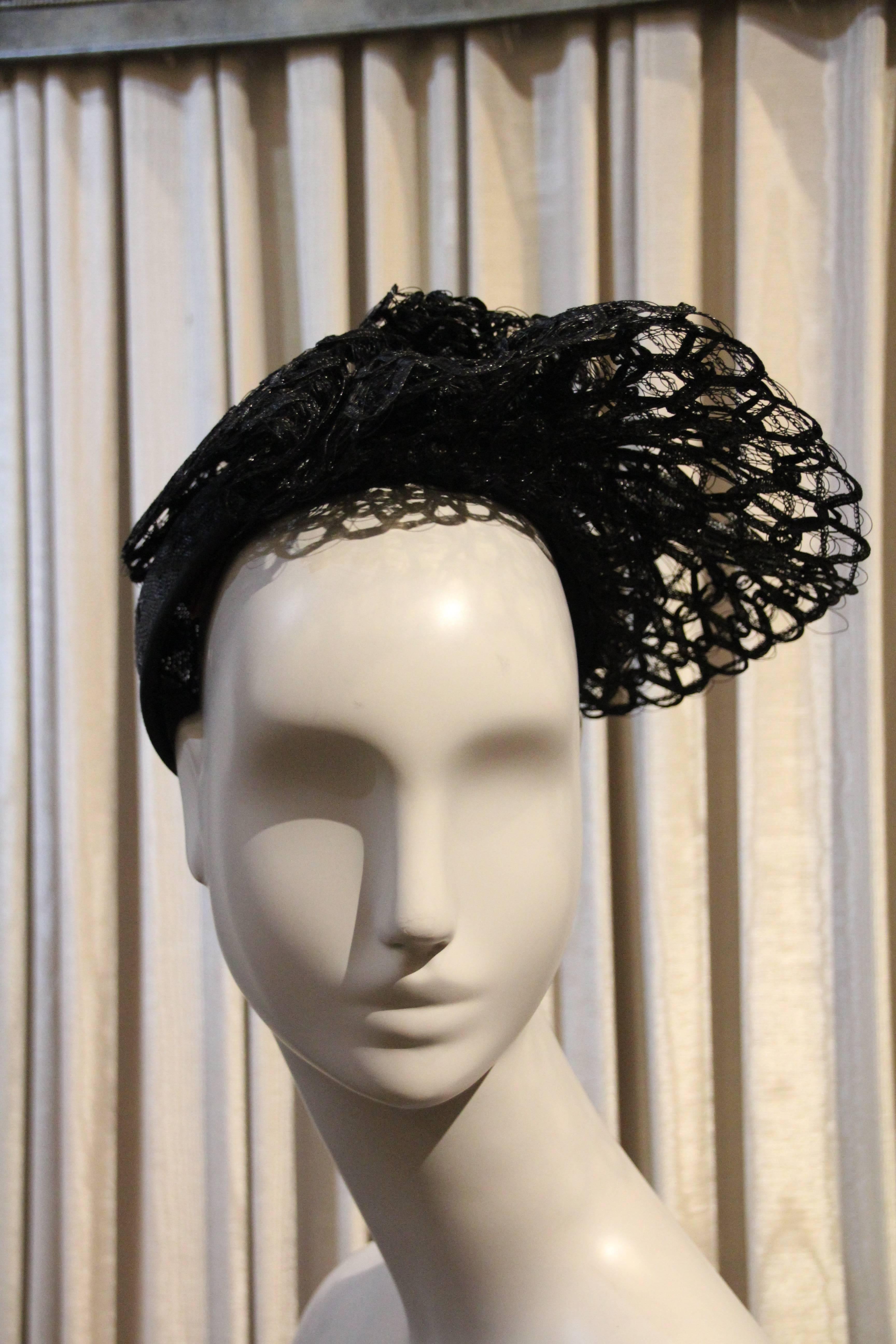 1950s Alex Callifornia Black Straw Cocktail Hat w Stiff Netting Flourish For Sale 1