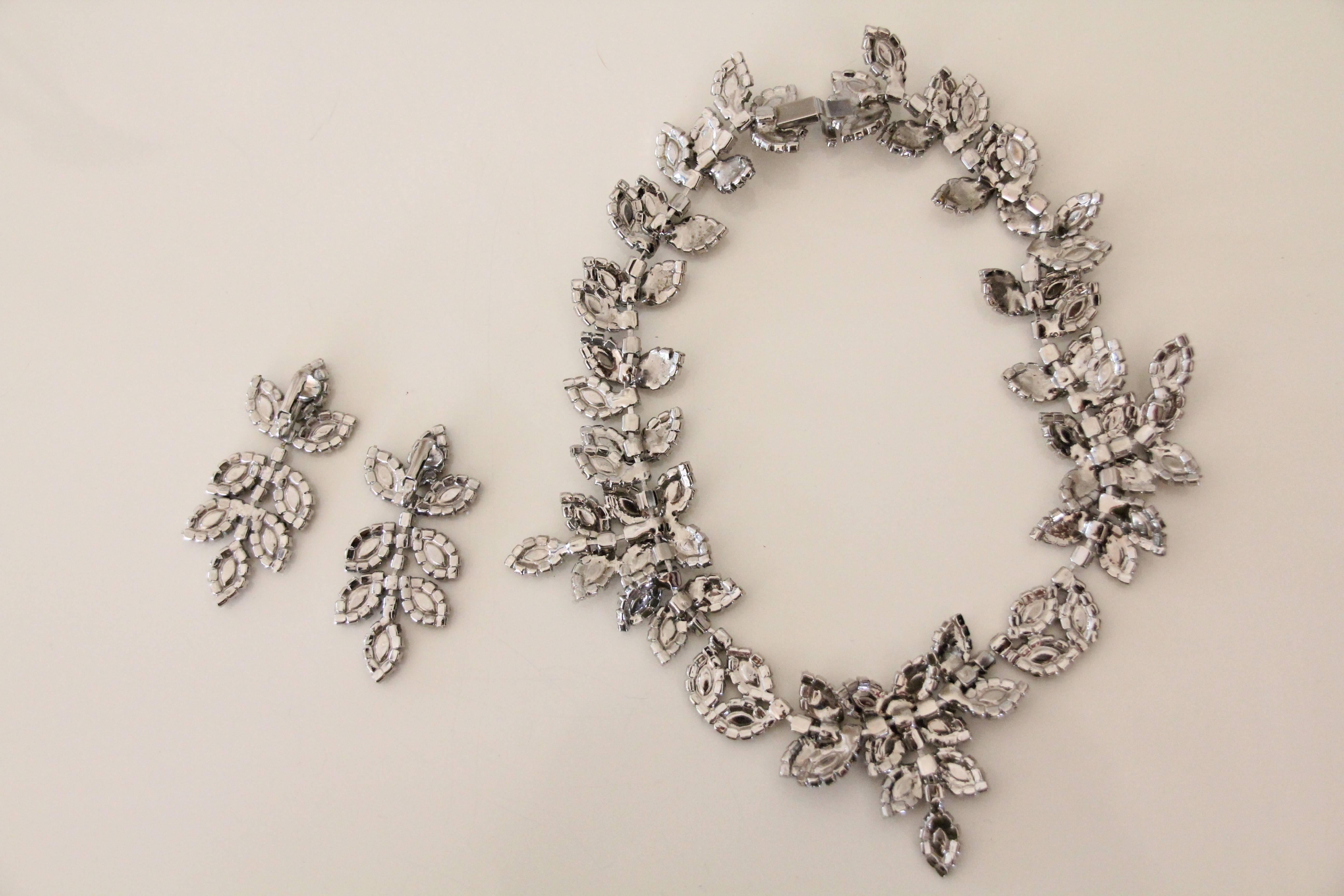 1980s Foliate Rhinestone Collar Necklace and Earrings - Classic!  In Excellent Condition In Gresham, OR