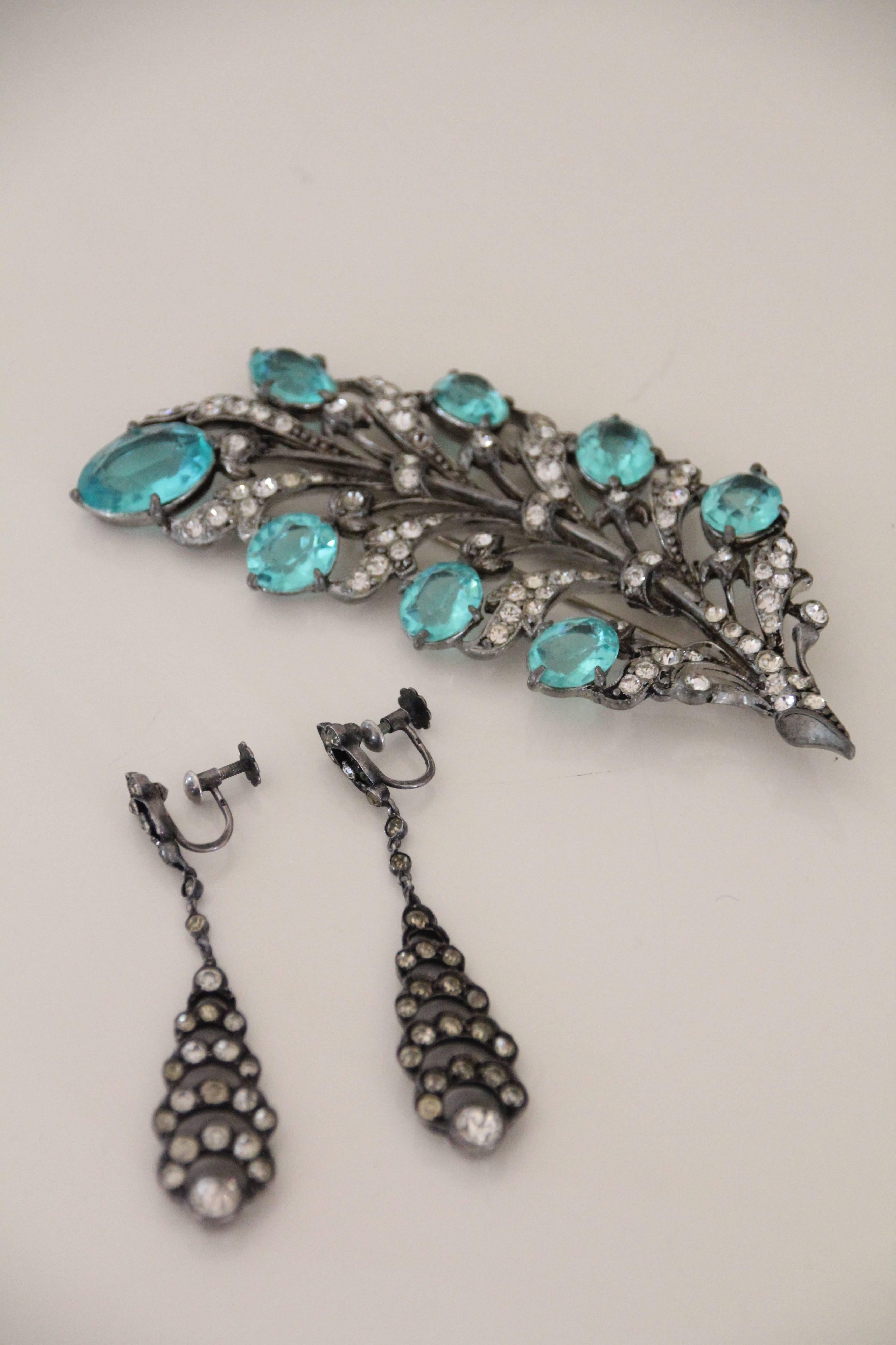 1930s Aquamarine Rhinestone Feather / Leaf Brooch w Matching Dangle Earrings In Excellent Condition In Gresham, OR