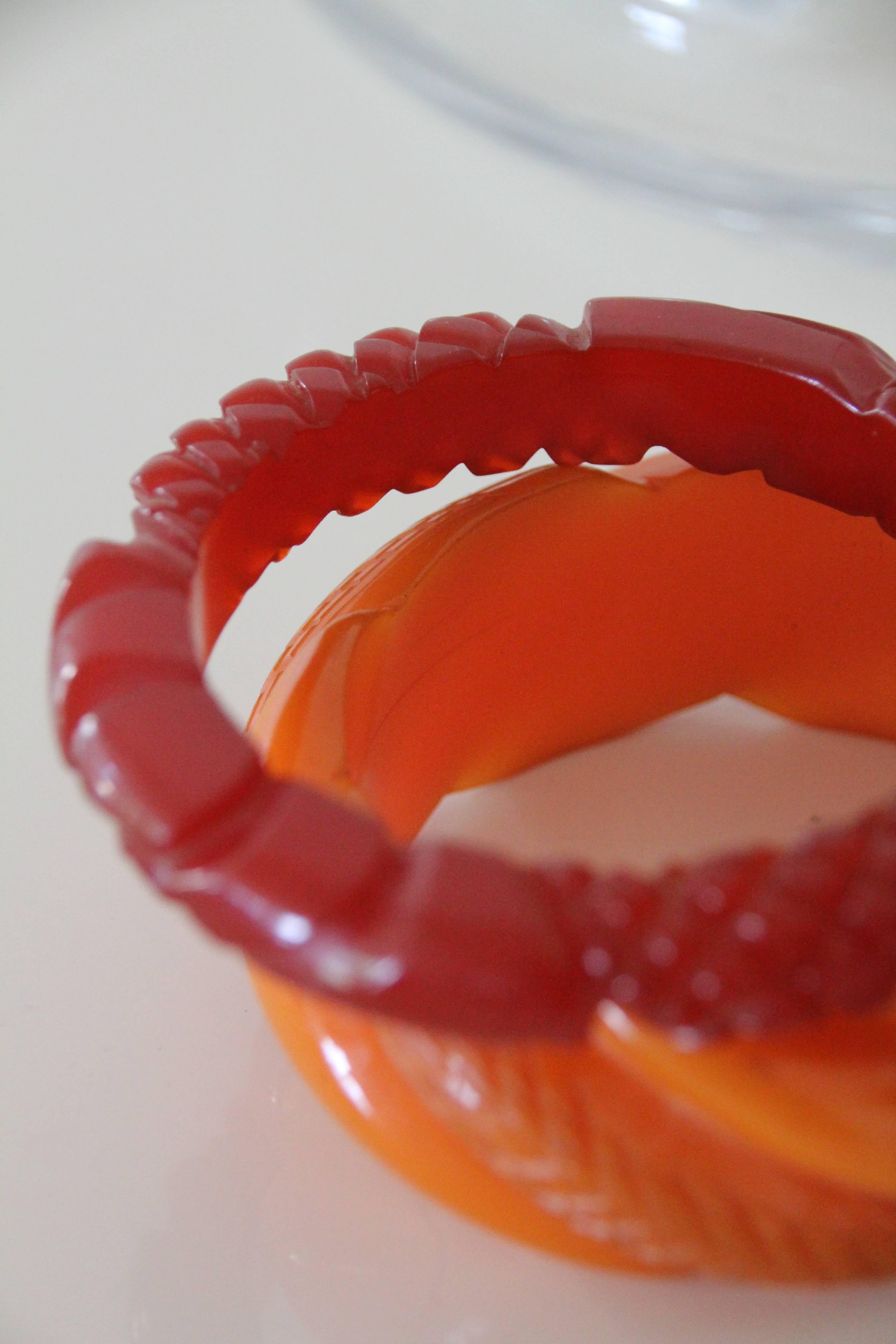 1940s Heavily Carved Butterscotch and Cinnabar -Tone Bakelite Bangles In Excellent Condition In Gresham, OR