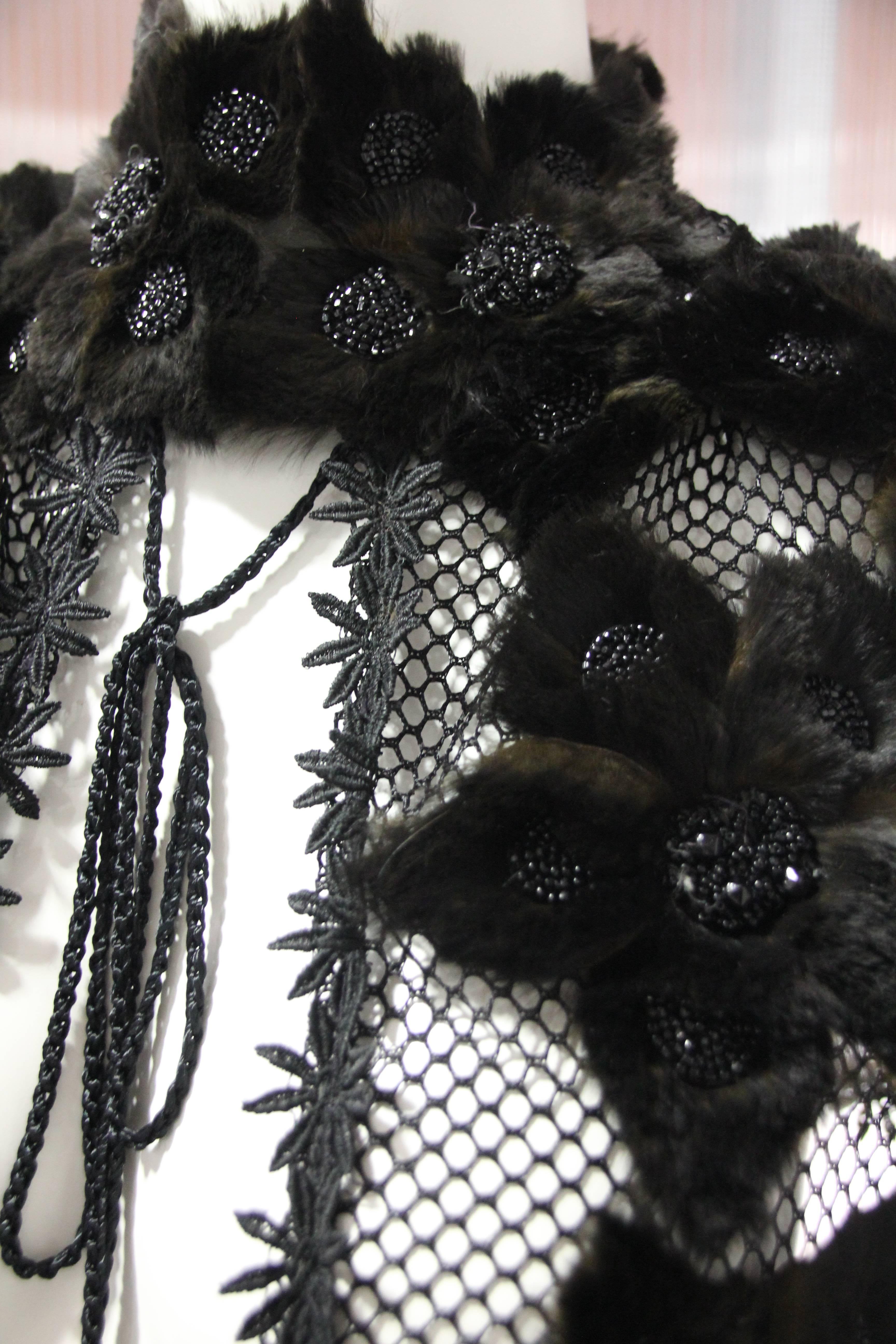 Women's 1930s-Styled Honeycomb Net Caplet w Beaded Fur Flower Appliques For Sale