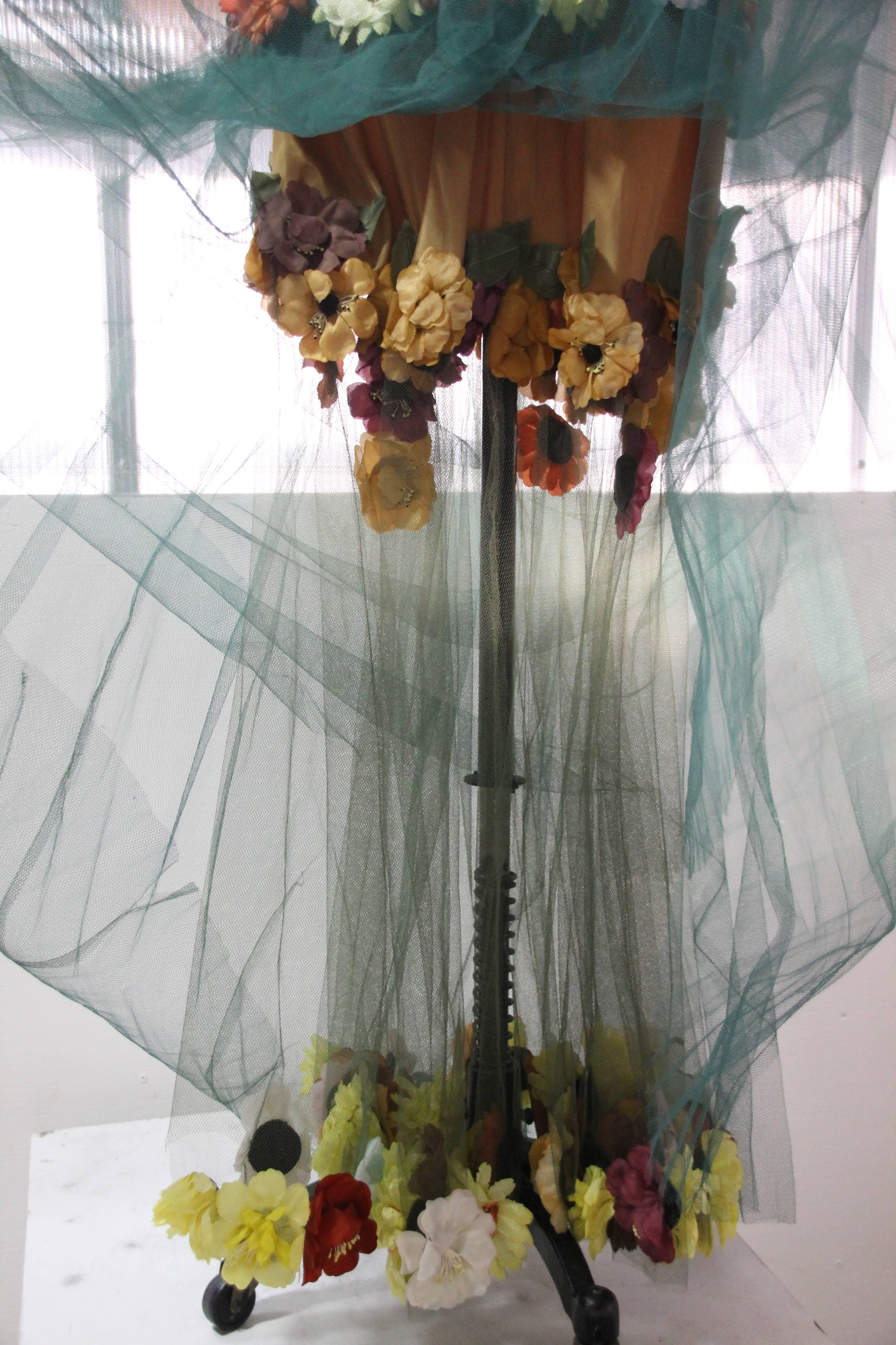 1950s Moss Green Tulle Gown Ensemble w Multi-Color Silk Flower Applique In Excellent Condition In Gresham, OR