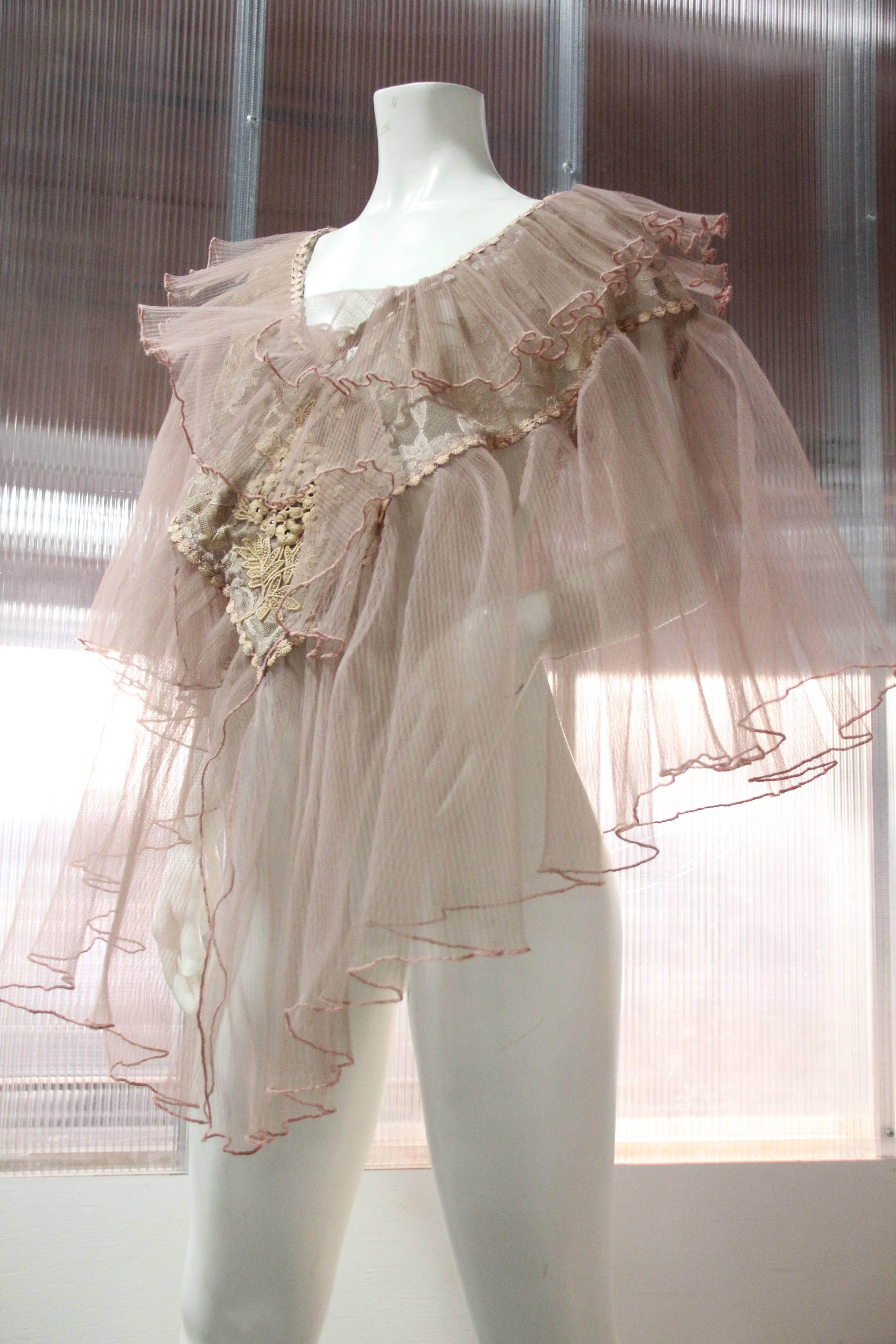 1950s Pleated Tulle and Lace Bed Jacket-Style Confection  In Excellent Condition In Gresham, OR