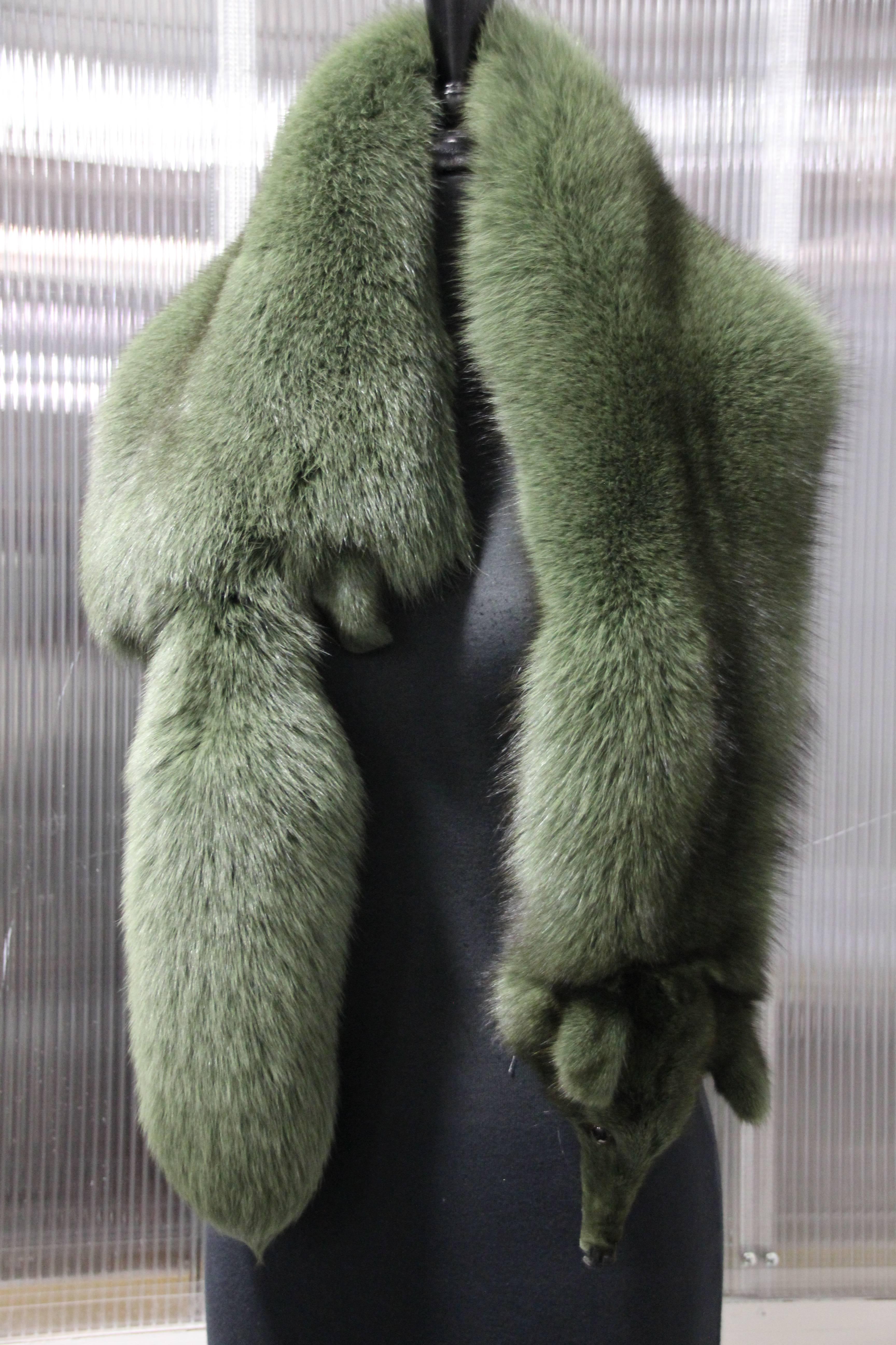 Moss Green Fox Fur Fling Stole, 1970s  In Excellent Condition In Gresham, OR