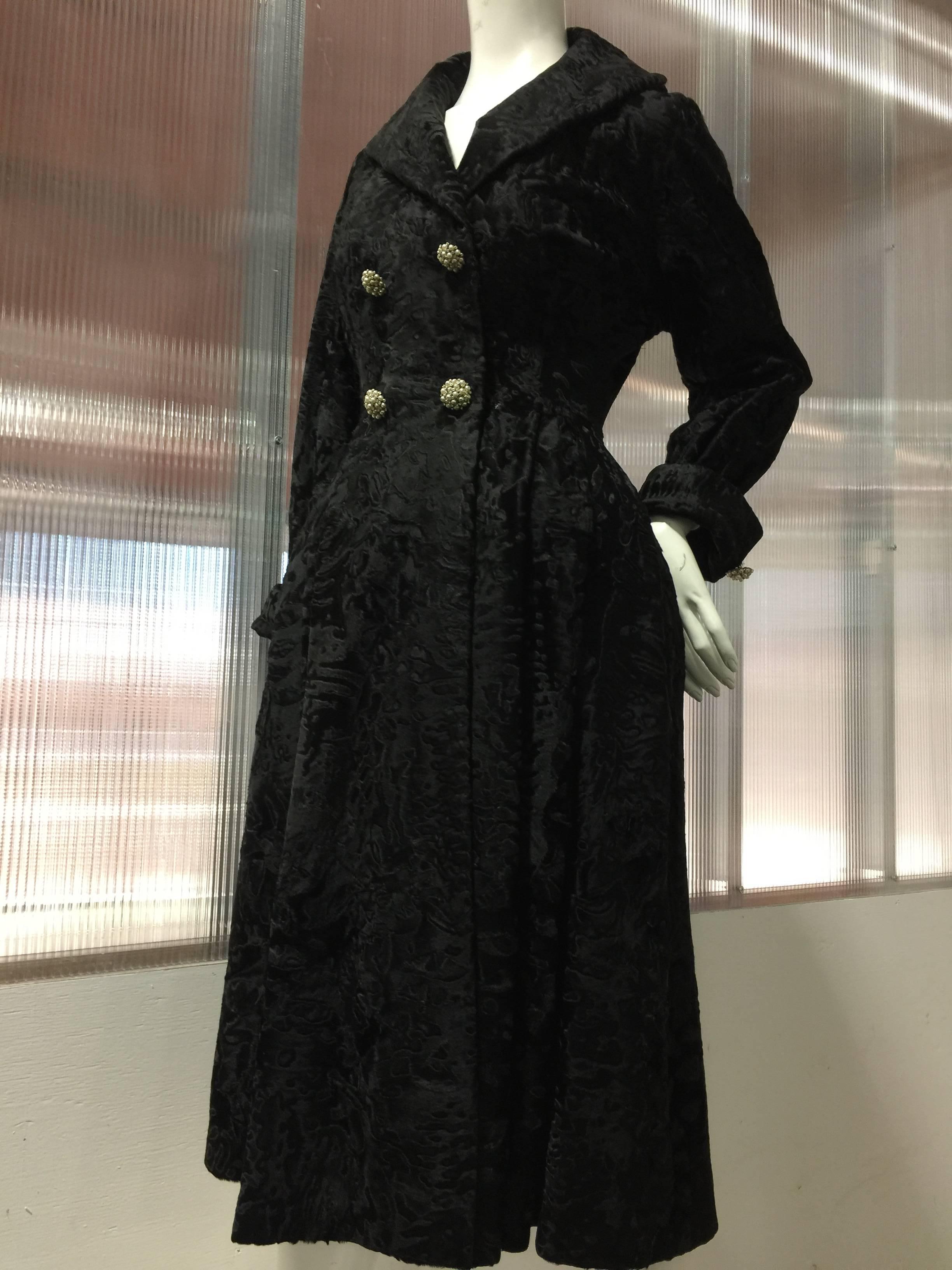 This stunning and rare broadtail fur coat dress by Hattie Carnegie has a dressy and formal nature. The silhoutte is nipped-in at the waist and a pleated back full skirt falling below mid-calf length emphasizes the bust and hips: Quite evident in