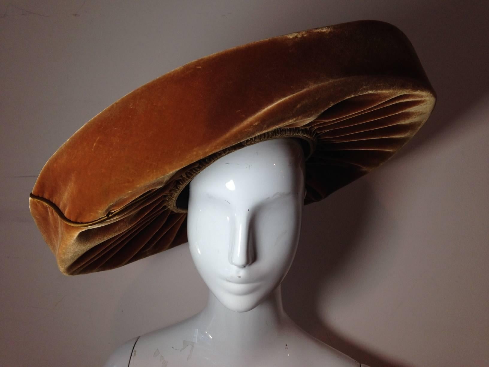 1940s Leslie James Tobacco Velvet Avant Garde Structured Cartwheel Hat In Excellent Condition In Gresham, OR