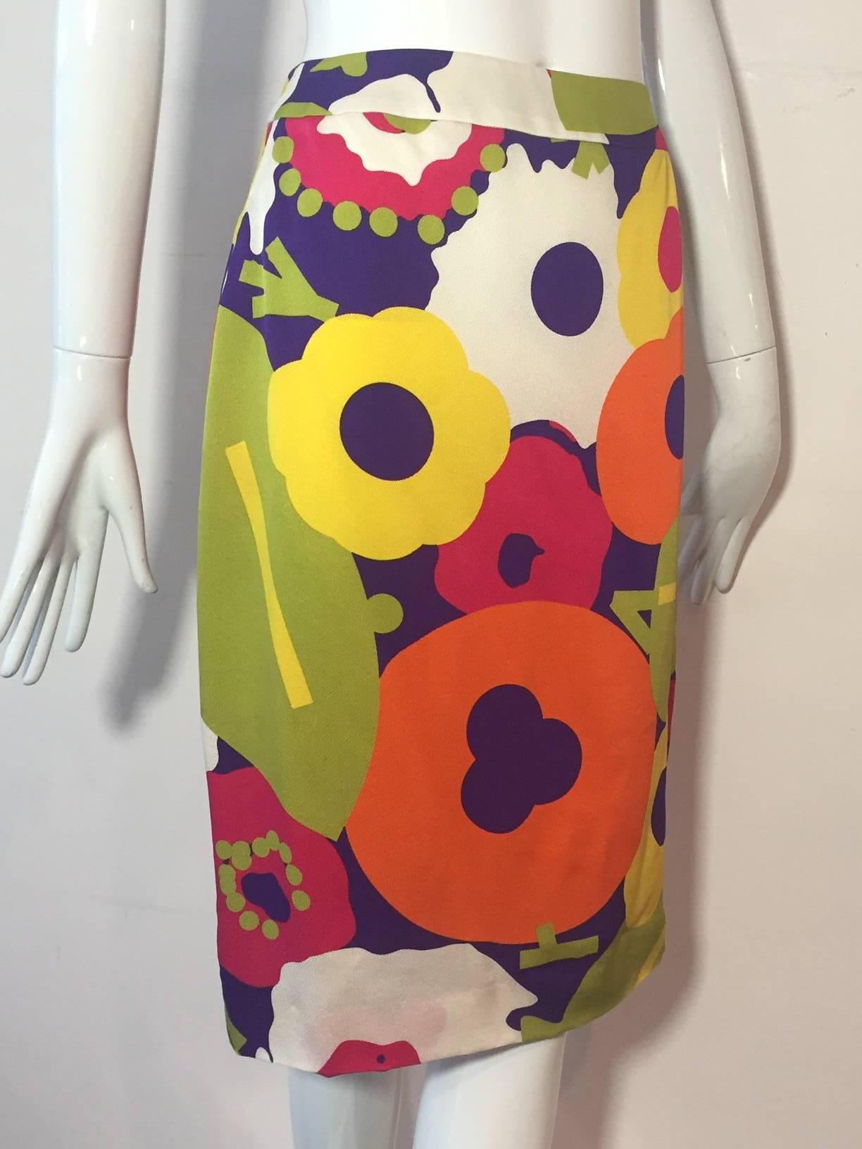 Chanel Pop-Art Style Floral Silk Faille Mini Skirt In Excellent Condition In Gresham, OR
