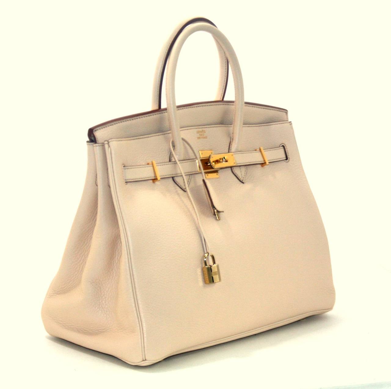 Hermès Birkin Bag in Beige Clemence  with Gold, 35 cm size In Excellent Condition In New York City & Hamptons, NY