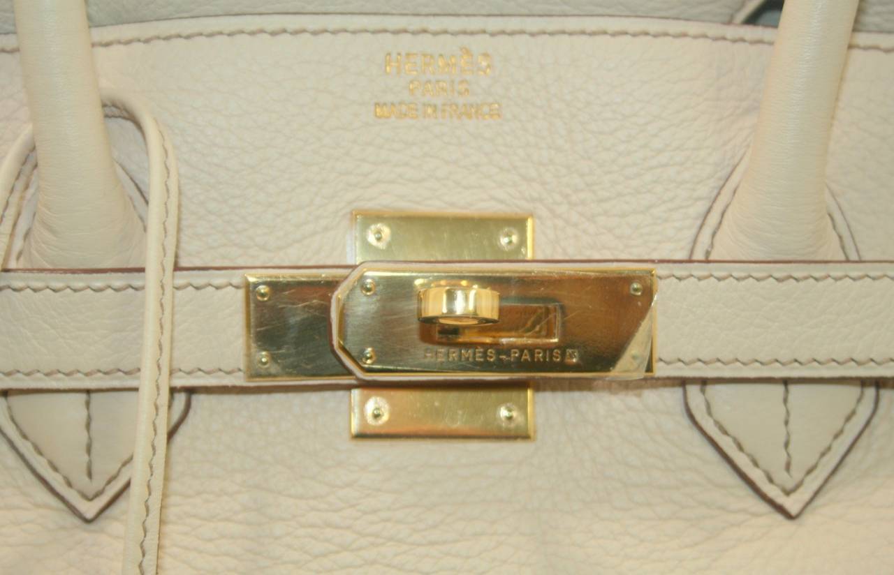Hermès Birkin Bag in Beige Clemence  with Gold, 35 cm size 2