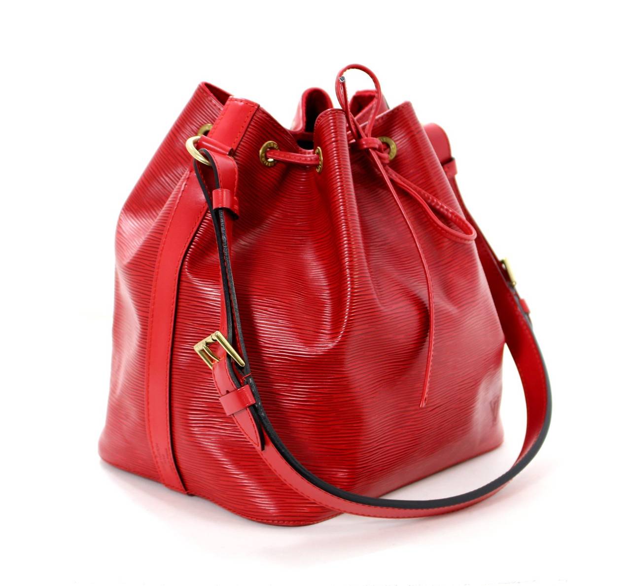 Louis Vuitton Red Epi Leather Petit Noe Bag In Excellent Condition In New York City & Hamptons, NY