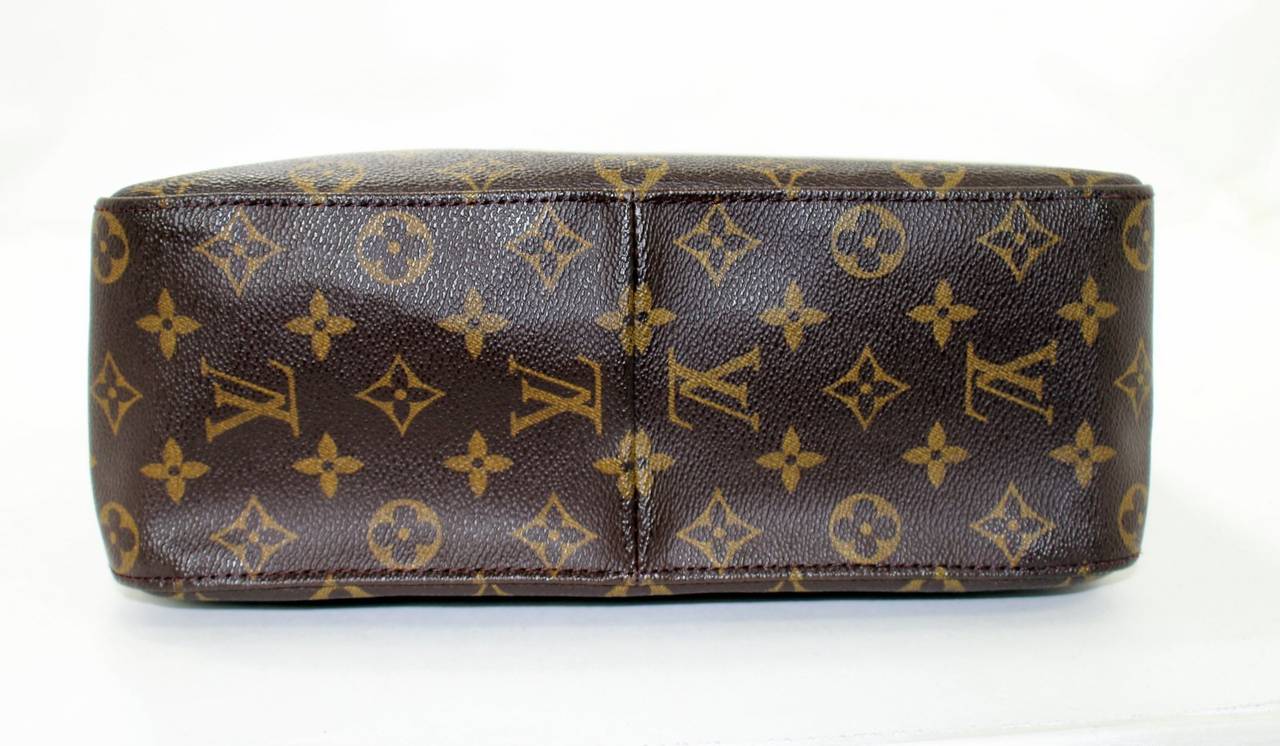 Louis Vuitton Looping GM Shoulder Bag In Excellent Condition In New York City & Hamptons, NY