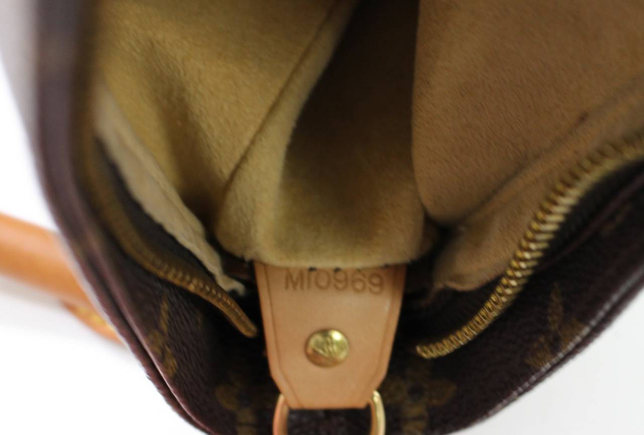 Women's Louis Vuitton Looping GM Shoulder Bag