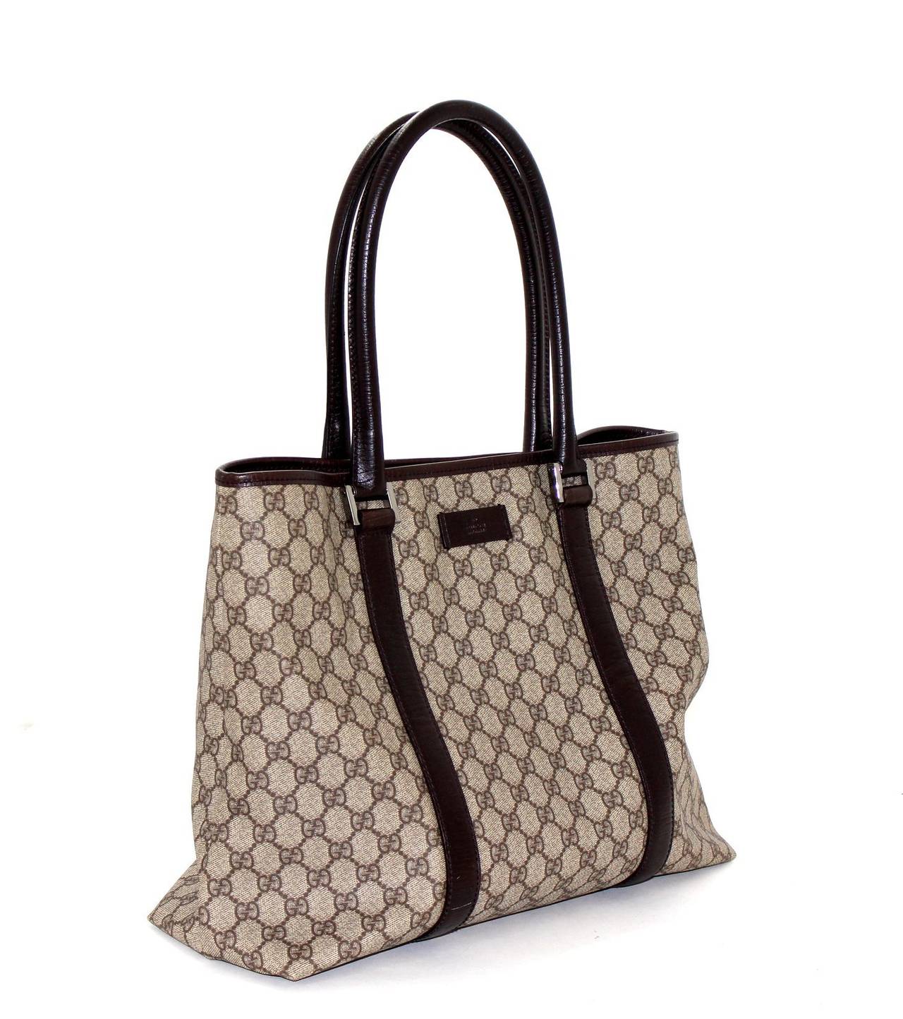 Gucci Large Tote in Beige GG Supreme Canvas In Excellent Condition In New York City & Hamptons, NY