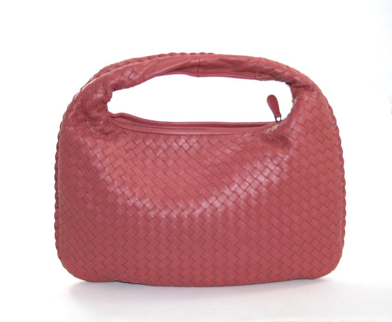 Bottega Veneta Rose Pink Medium Veneta Bag In New Condition In New York City & Hamptons, NY