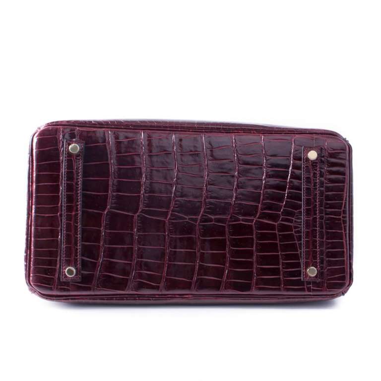 Hermès 35 cm Bordeaux Shiny Porosus Crocodile  Birkin Bag In New Condition In New York City & Hamptons, NY