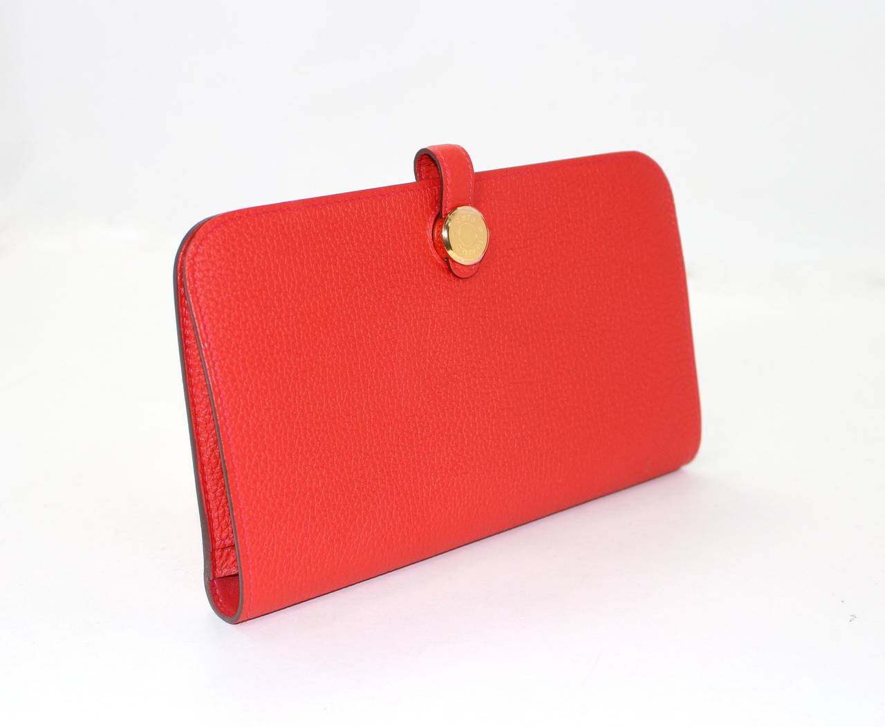 Hermes Vermillion Togo Leather Dogon Combined Wallet- RED color In New Condition In New York City & Hamptons, NY