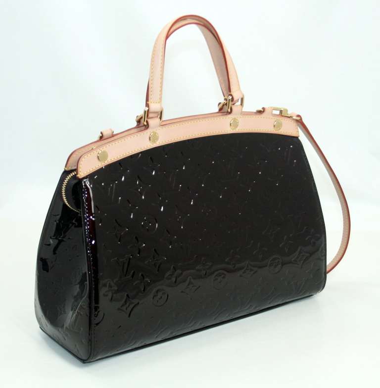 Louis Vuitton Amarante Vernis Brea MM Bag with Strap In Excellent Condition In New York City & Hamptons, NY