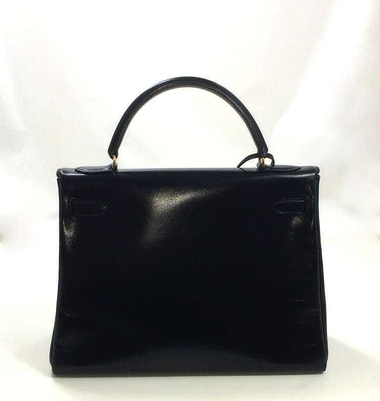 Hermès Vintage Black Box Calf 32 cm Kelly Bag In Good Condition In New York City & Hamptons, NY
