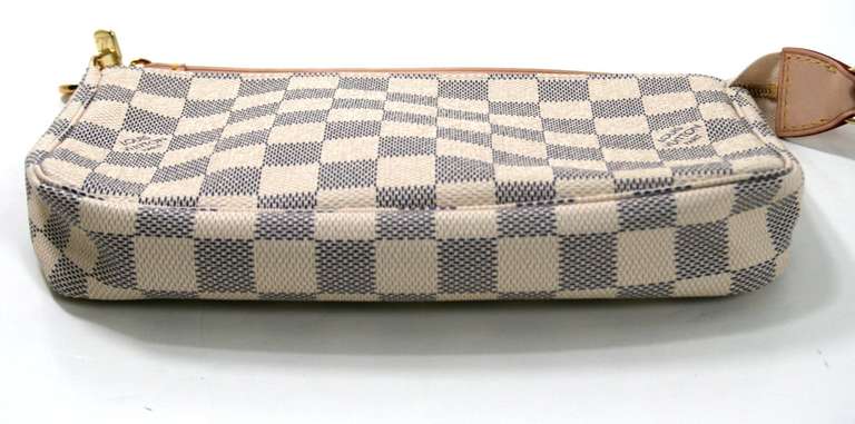 Louis Vuitton Damier Azur Canvas Pochette In New Condition In New York City & Hamptons, NY