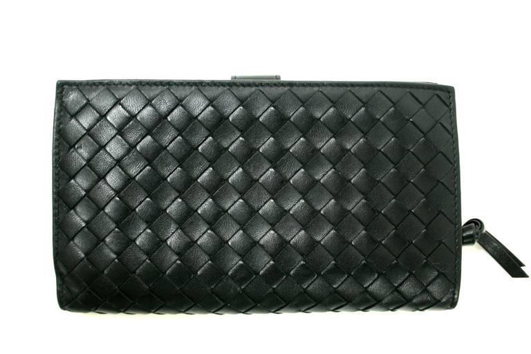 Bottega Veneta’s Black Continental Wallet is a true classic in nearly pristine condition.   Perhaps carried two or three times, the exterior has no sign of prior ownership.  There are a few very minor light scratches on the smooth leather of the
