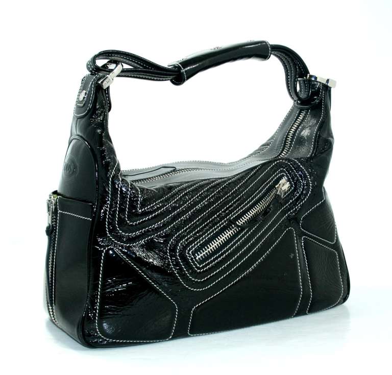 Tods Black Crinkled Patent Leather Miky Shoulder Bag In Excellent Condition For Sale In New York City & Hamptons, NY