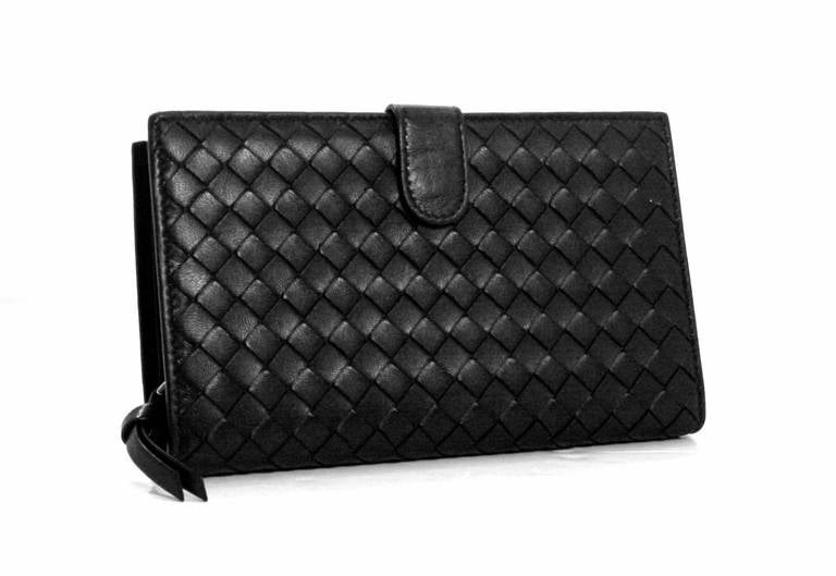 Bottega Veneta Black Leather Continental Clutch Wallet In Excellent Condition In New York City & Hamptons, NY