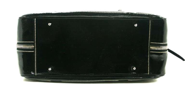 Women's Tods Black Crinkled Patent Leather Miky Shoulder Bag For Sale