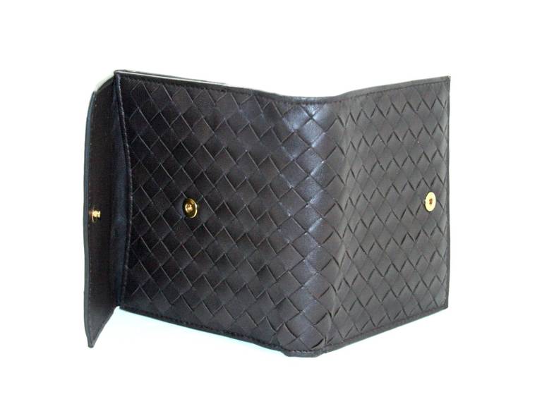 Bottega Veneta Dark Brown Intrecciato Leather Bi Fold Small Wallet In New Condition In New York City & Hamptons, NY