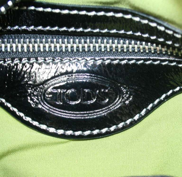 Tods Black Crinkled Patent Leather Miky Shoulder Bag For Sale 4