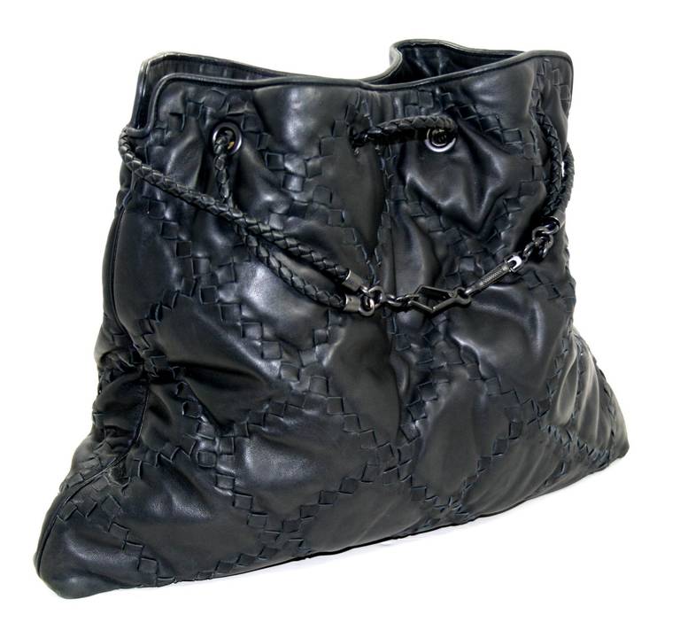 Bottega Veneta Black Leather Pyramid Drawstring Tote Bag In Excellent Condition In New York City & Hamptons, NY