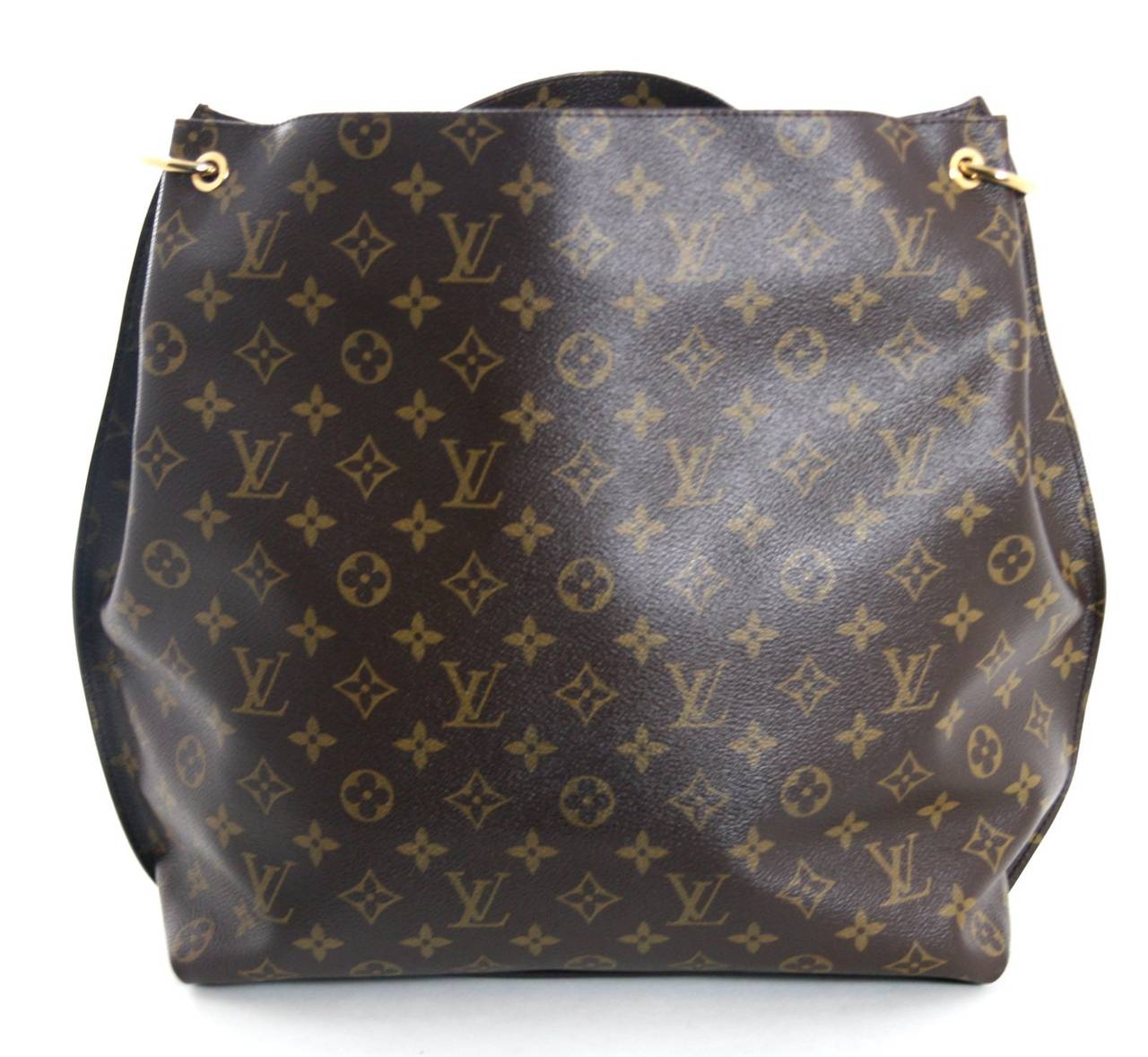 Louis Vuitton’s Monogram Metis Hobo is a fantastic find in pristine condition, perhaps carried for a few hours on one occasion.    The current style retails for over $1,960.00 with taxes.      Metis combines refined sophistication with a relaxed