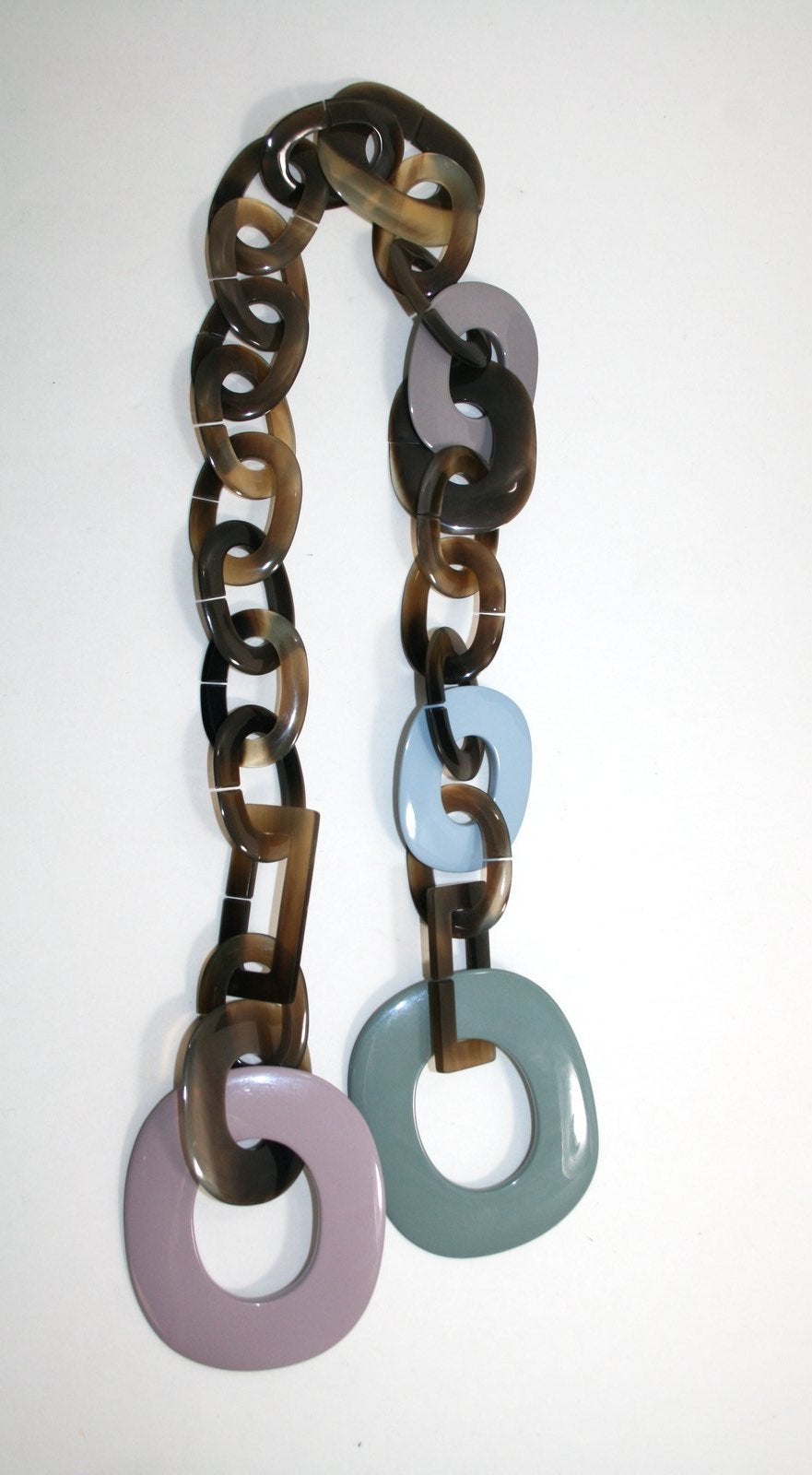 Hermès Isidore Horn Pastel Lacquer Necklace In New Condition In New York City & Hamptons, NY