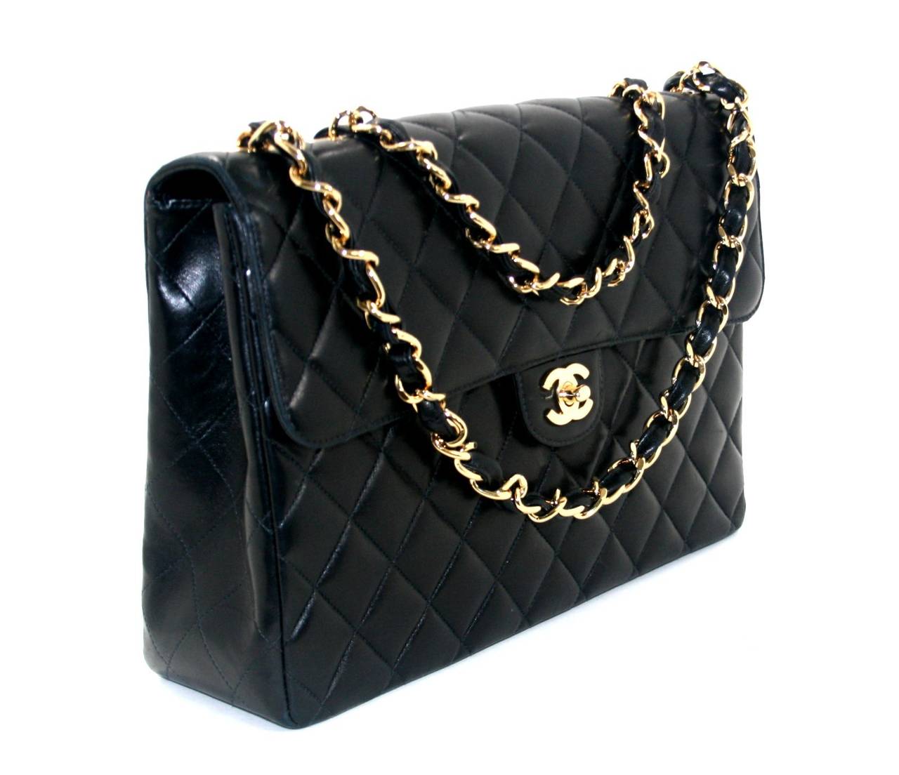 Chanel Black Lambskin Vintage Jumbo Classic with Gold Hardware In Excellent Condition In New York City & Hamptons, NY