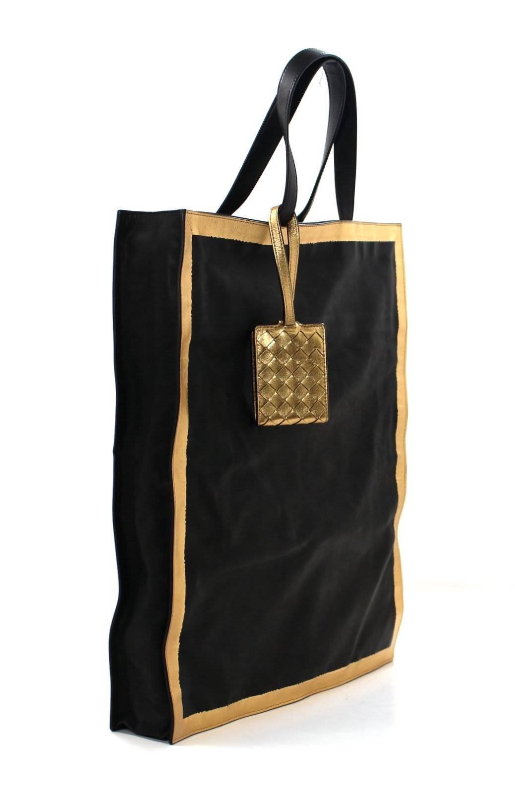 Bottega Veneta Black and Gold Leather Tote Bag In New Condition In New York City & Hamptons, NY