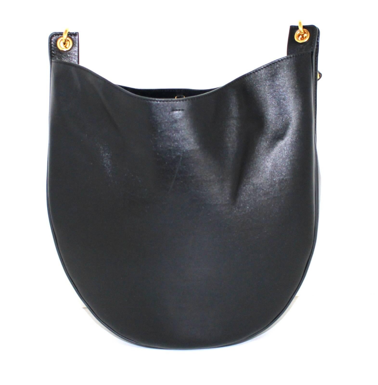 Celine Black Smooth Leather Medium Hobo In New Condition In New York City & Hamptons, NY