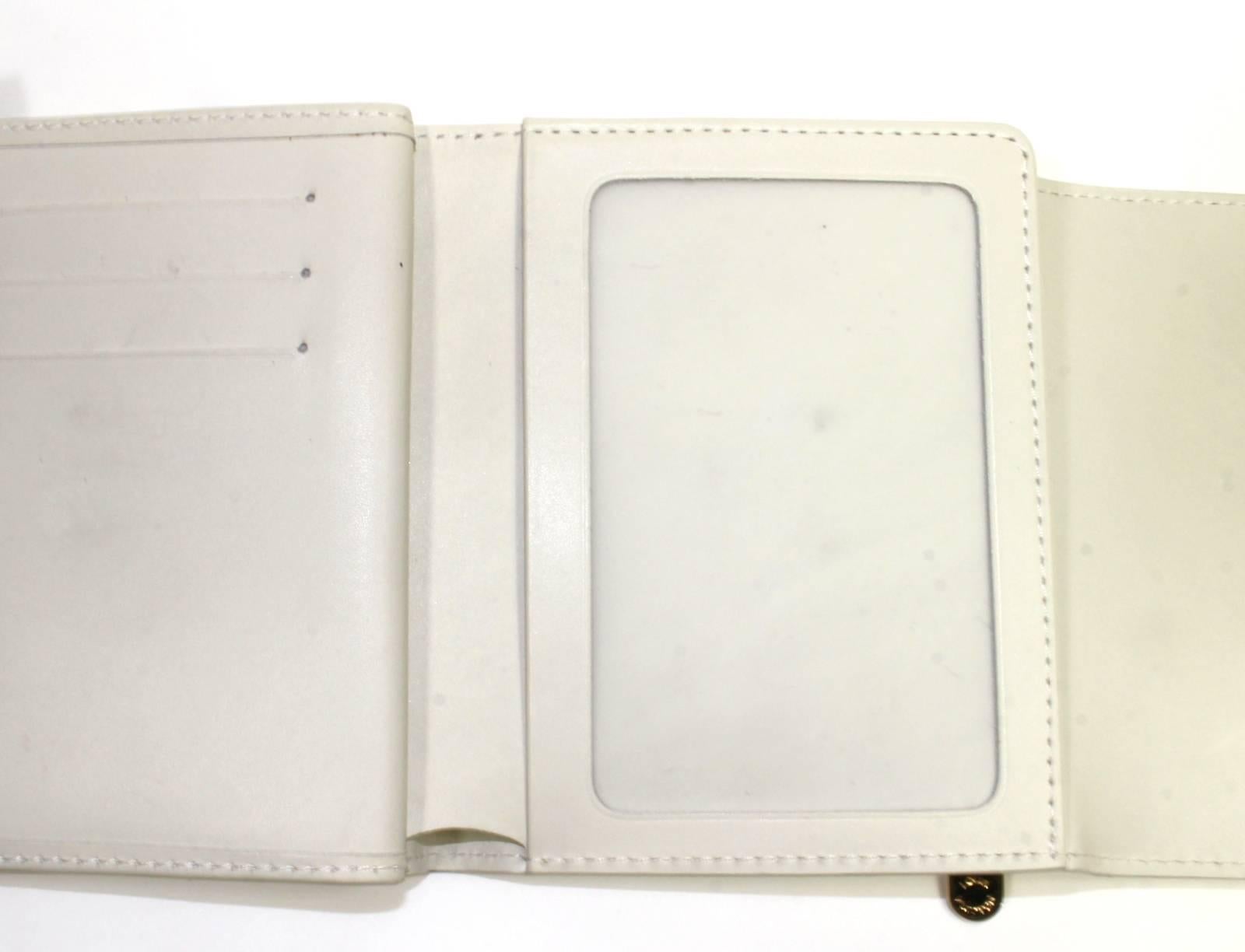 Women's Louis Vuitton Ivory Vernis Leather Koala Wallet For Sale