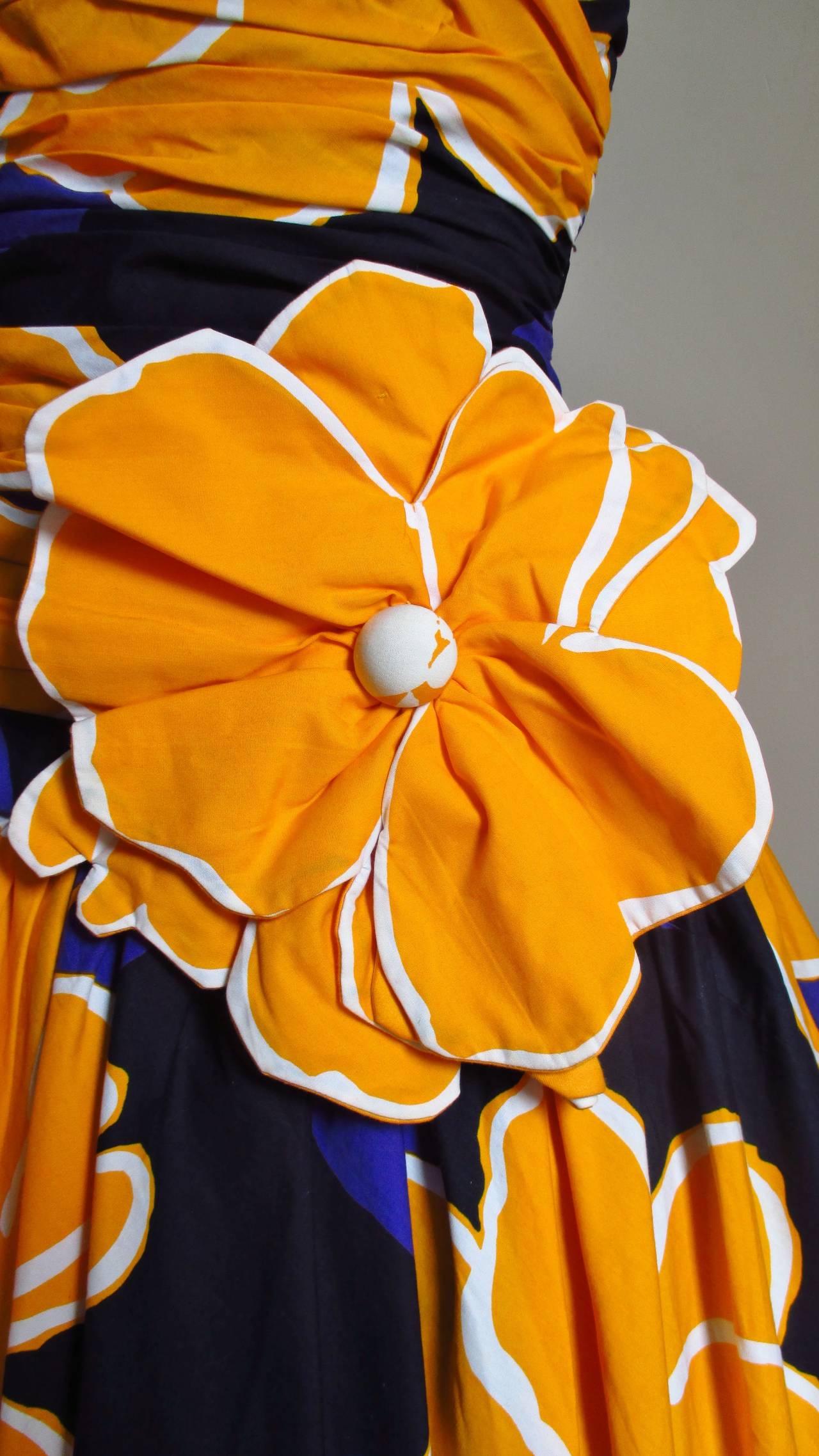 Vintage Mignon Bustier Dress With Large Flower In New Condition In Water Mill, NY