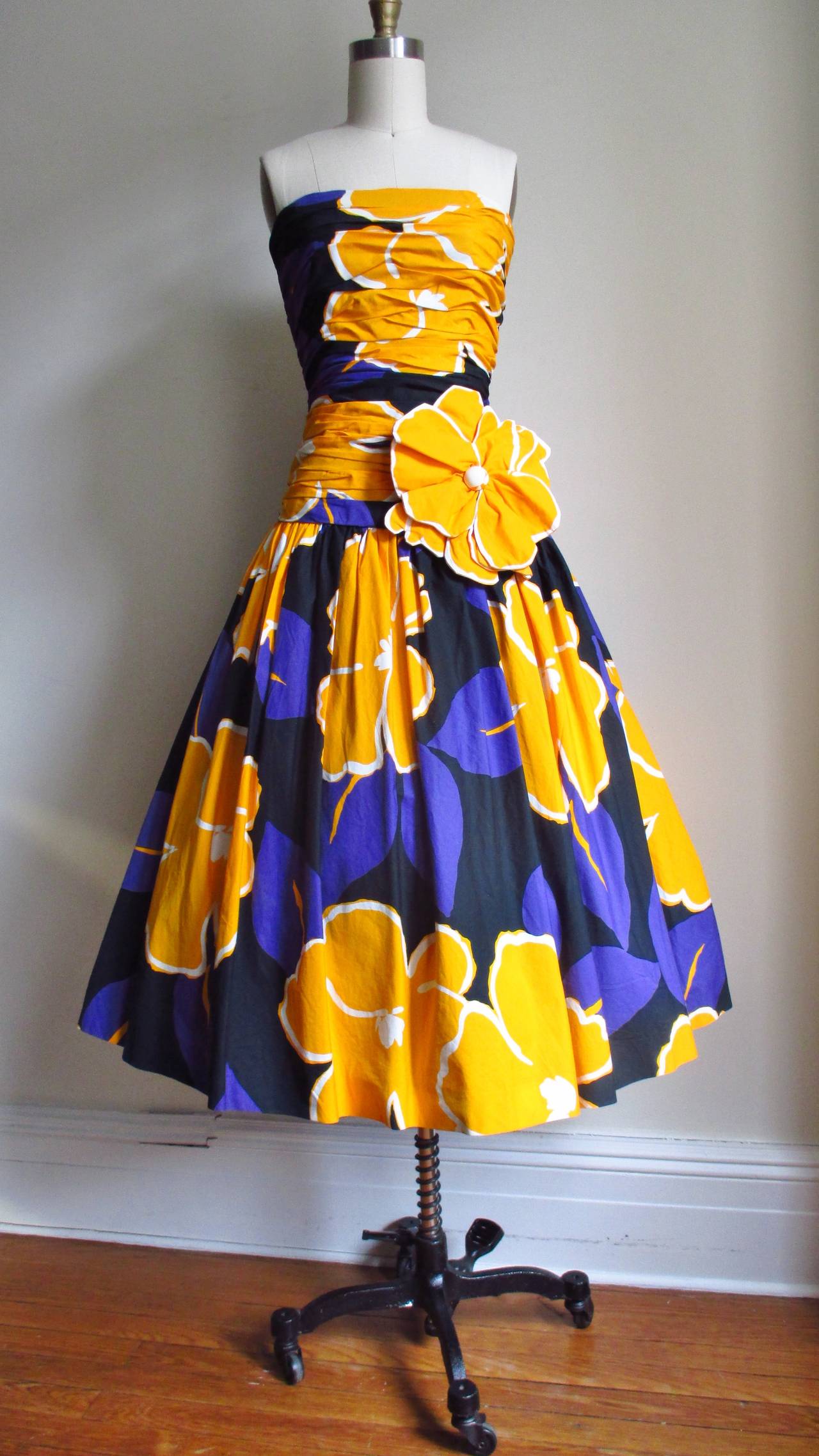 Vintage Mignon Bustier Dress With Large Flower 1
