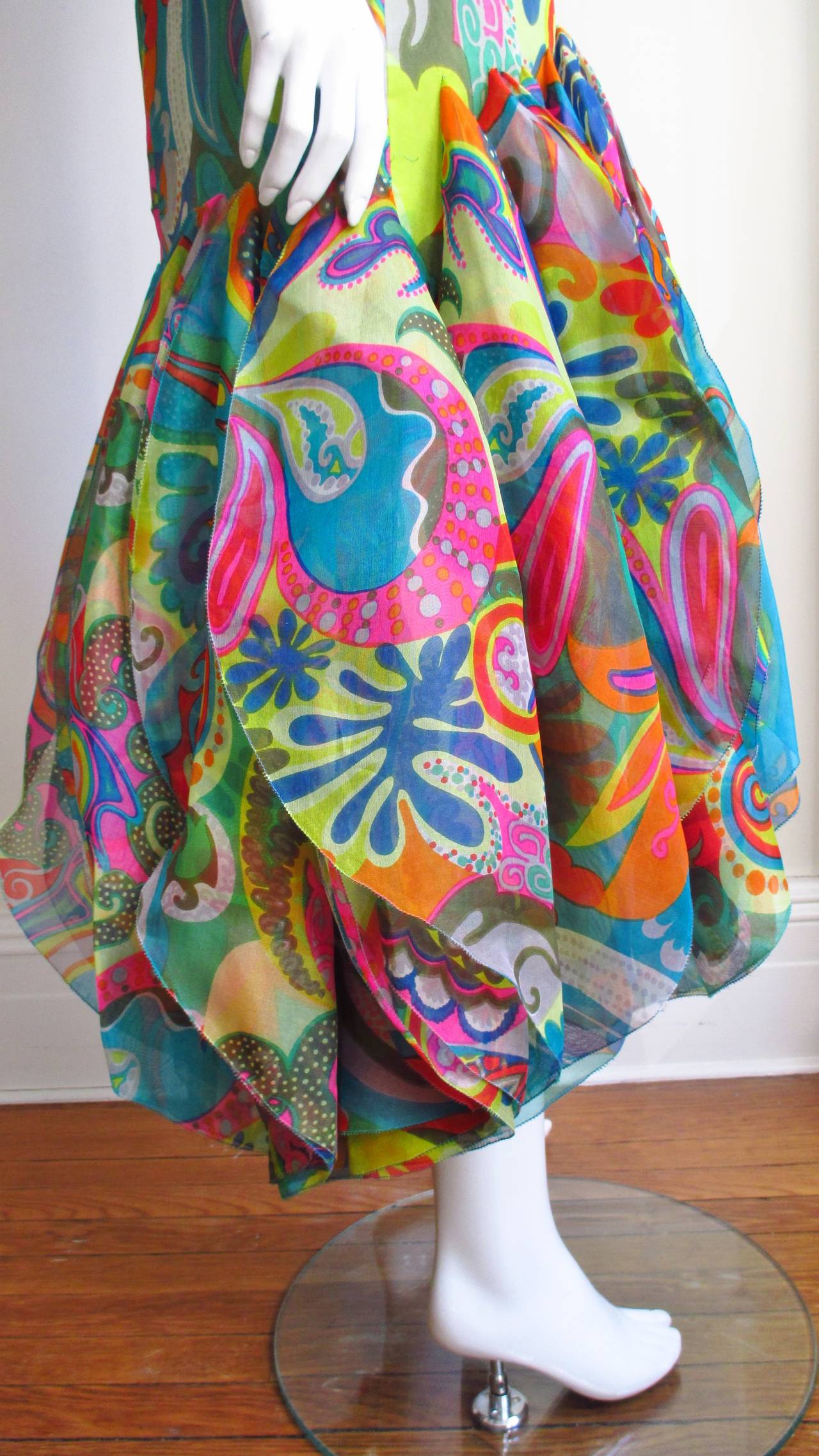 Incredible 1960s Pierre Cardin Psychedelic Orb Hem Dress In New Condition In Water Mill, NY