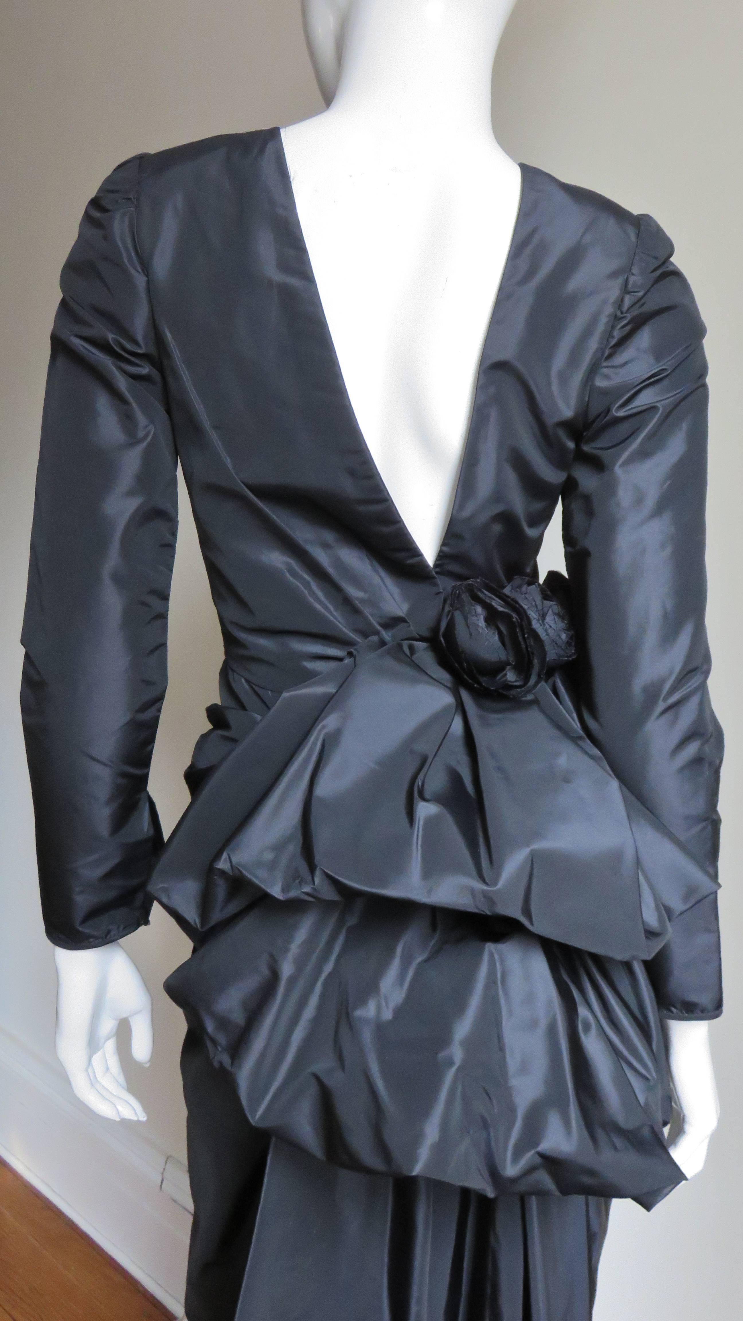 Kleid von Victor Costa mit Rückenleiste-Zeichnung im Angebot 4