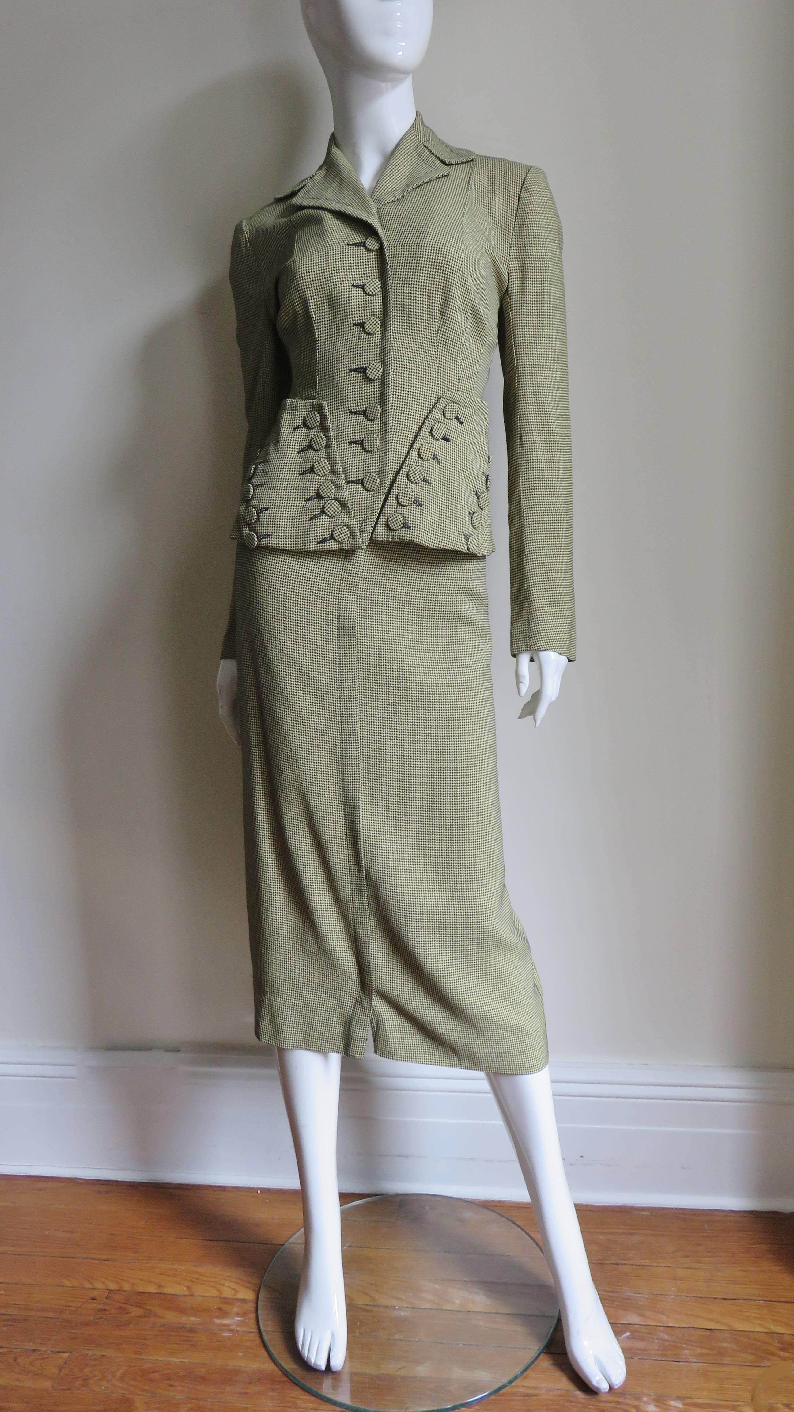 Traje Madeleine Davidson de los años 40 con elaborado detalle de botones en venta 3
