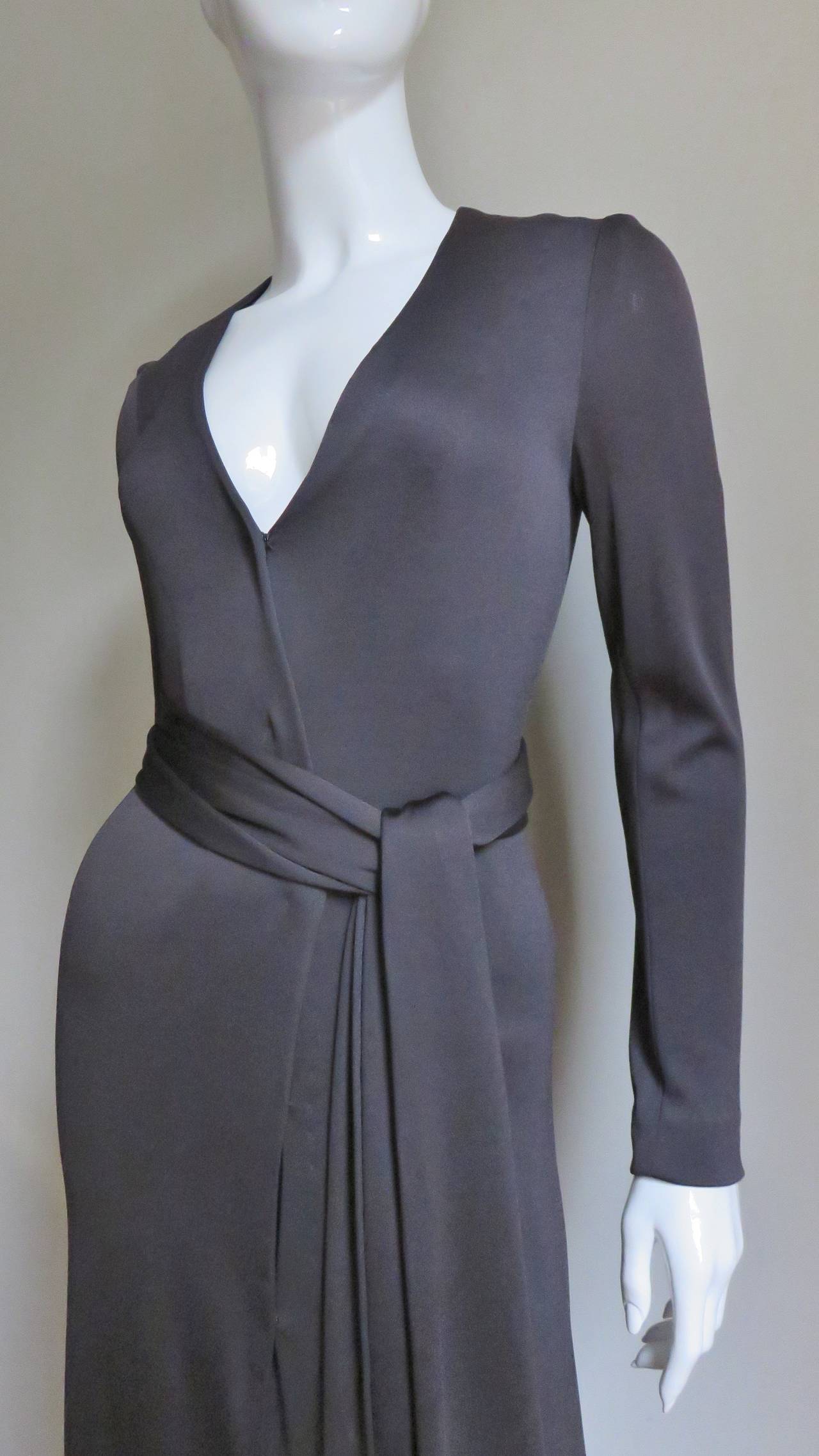1970's Elegant Grey Halston Plunge Shirtwaist Maxi Dress In New Condition In Water Mill, NY