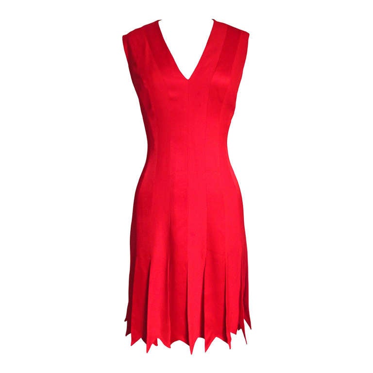 Machine Wash Lay wet silk clothing flat onto a clean, absorbent towel and roll it up in the towel to rid excess moisture. Unroll and repeat using a second dry towel, then lay flat on .